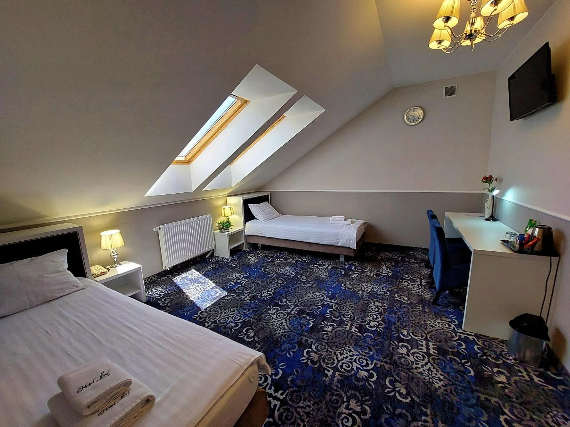 Photo of the whole room, Bed in Hotel Lord