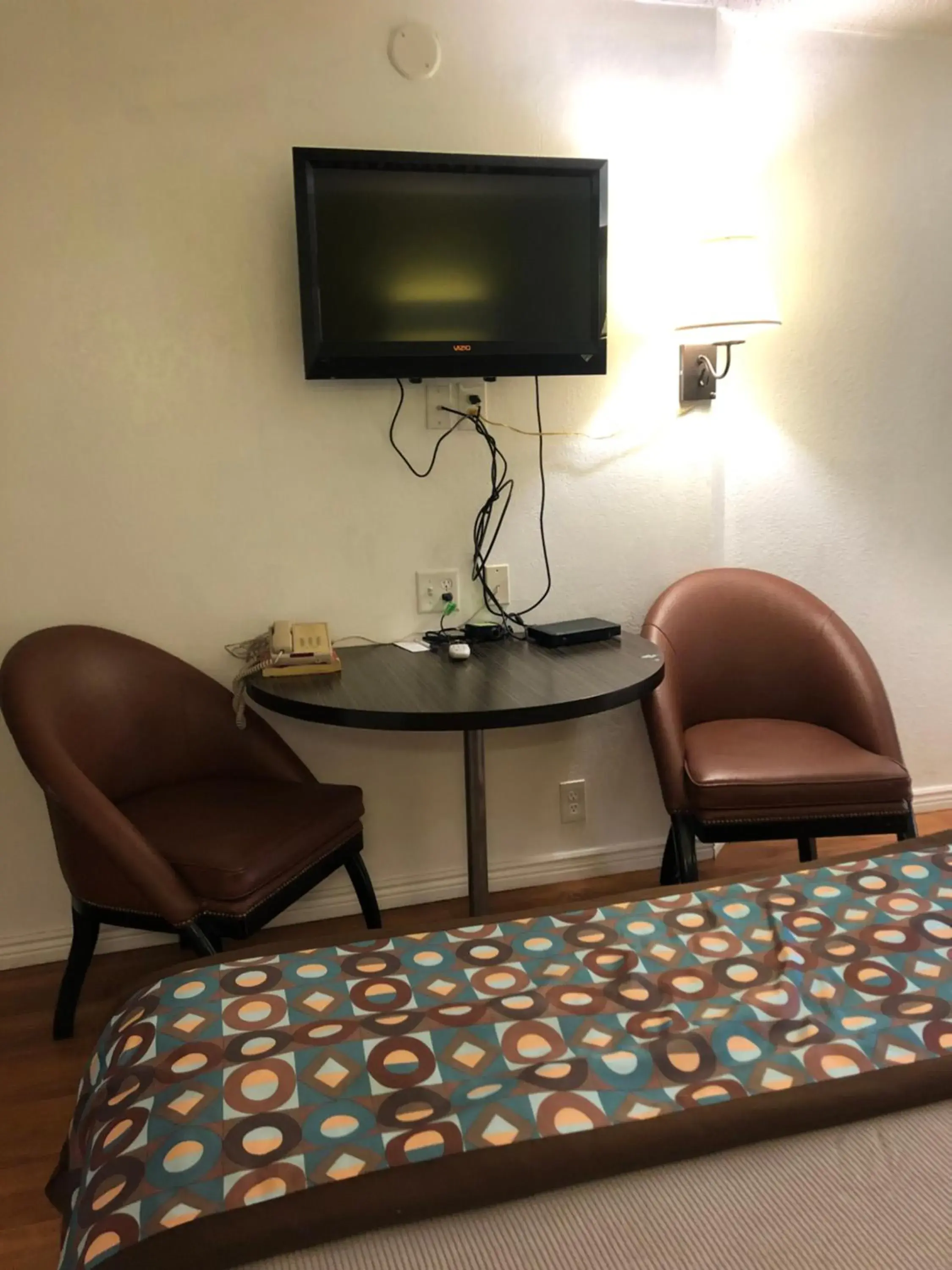 Seating area, TV/Entertainment Center in Scottsbluff Inn