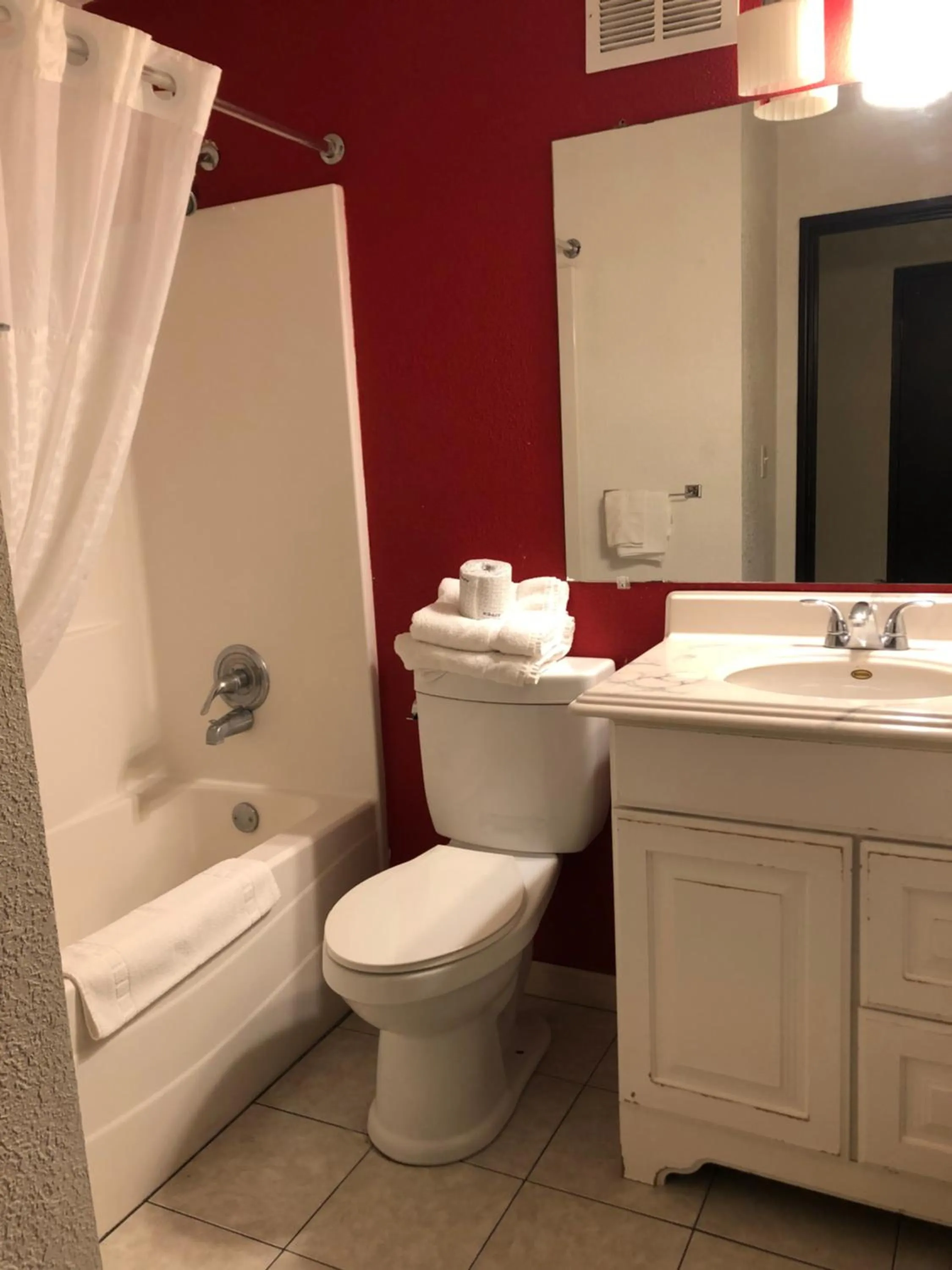 Bathroom in Scottsbluff Inn