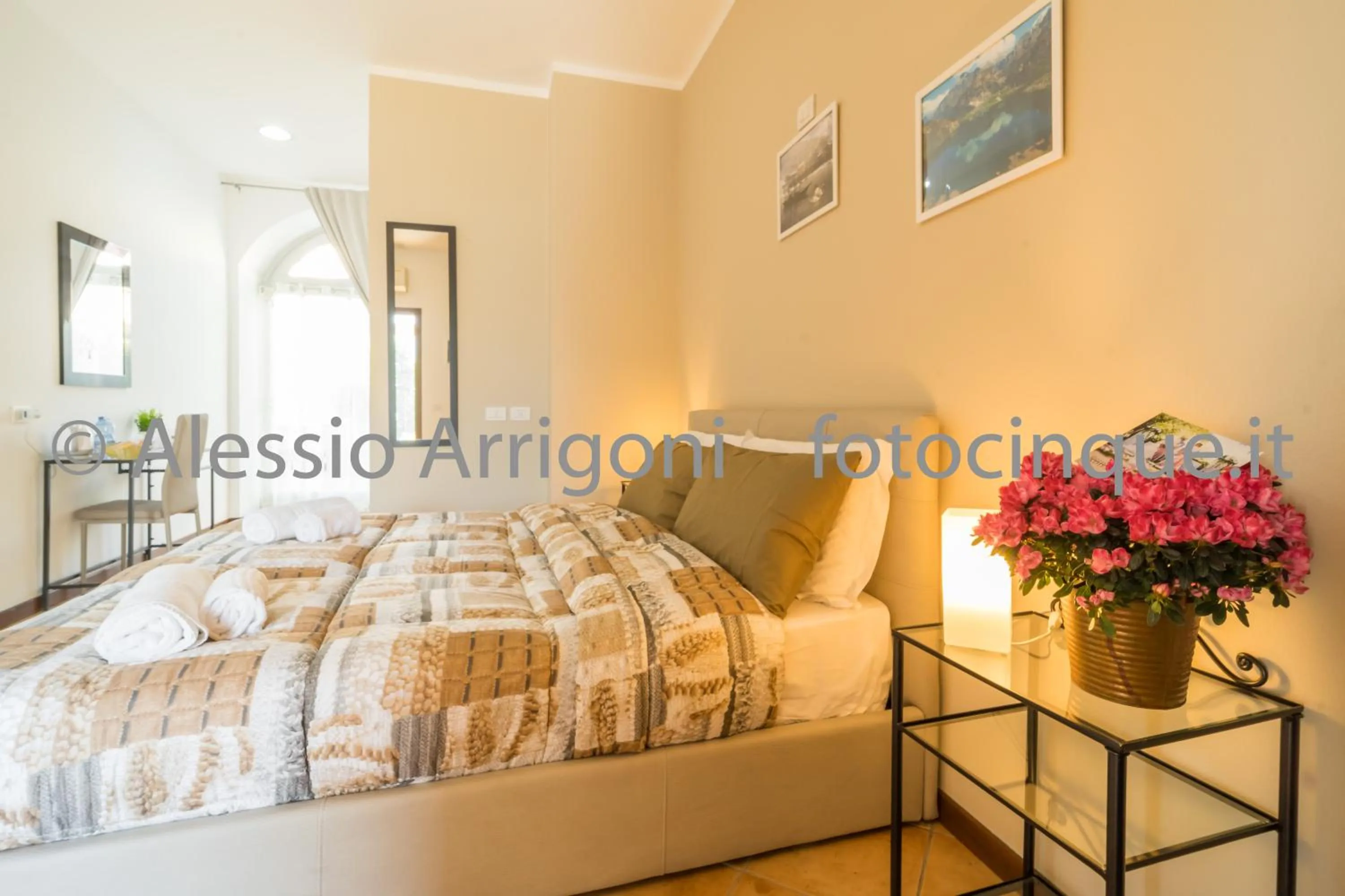 Photo of the whole room, Bed in BlueLake Inn