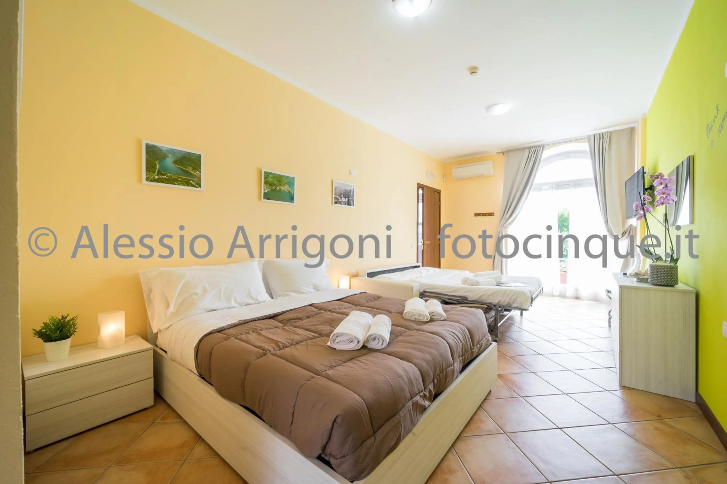 Photo of the whole room in BlueLake Inn