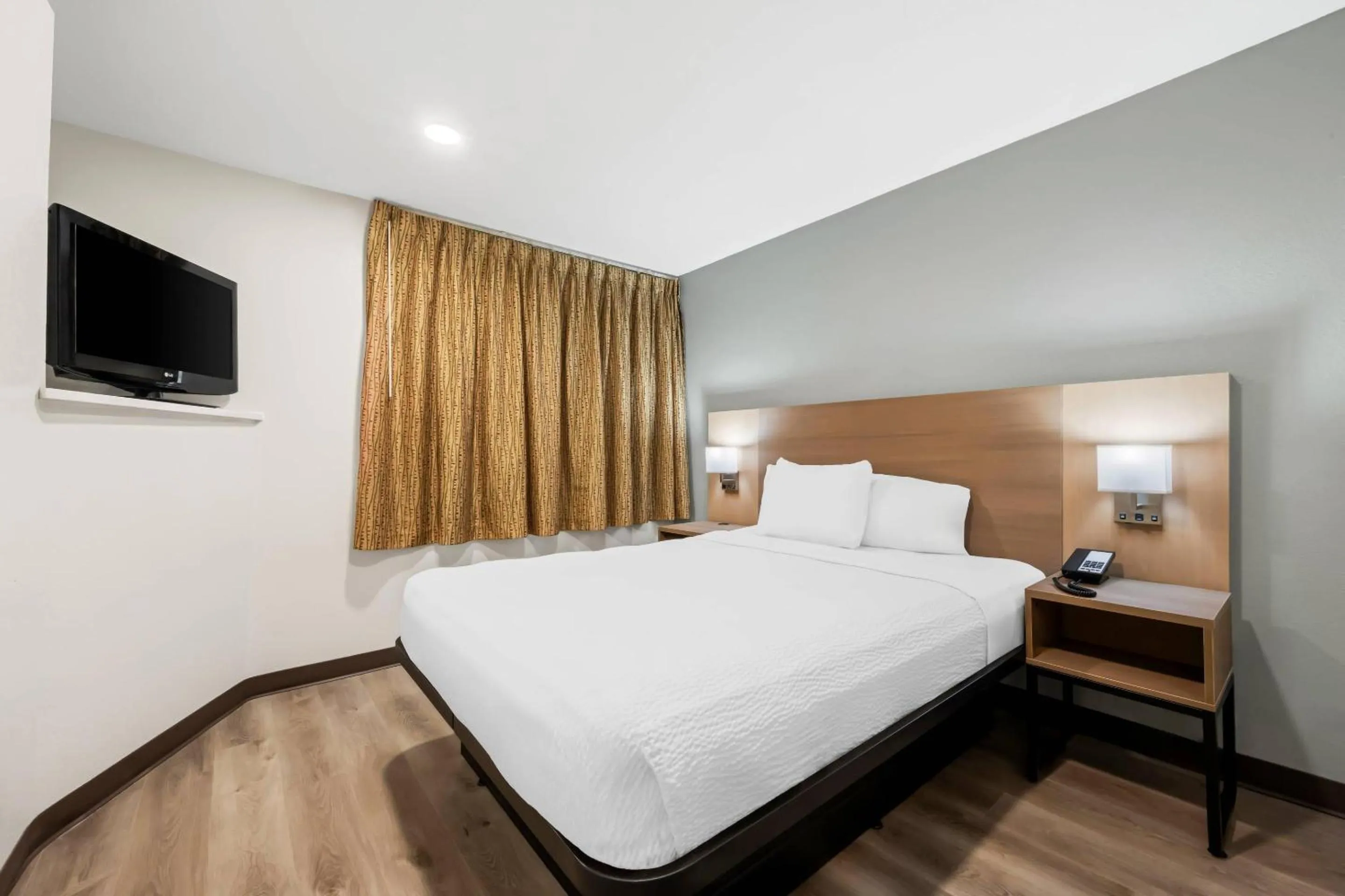 Bedroom in MainStay Suites Raleigh North