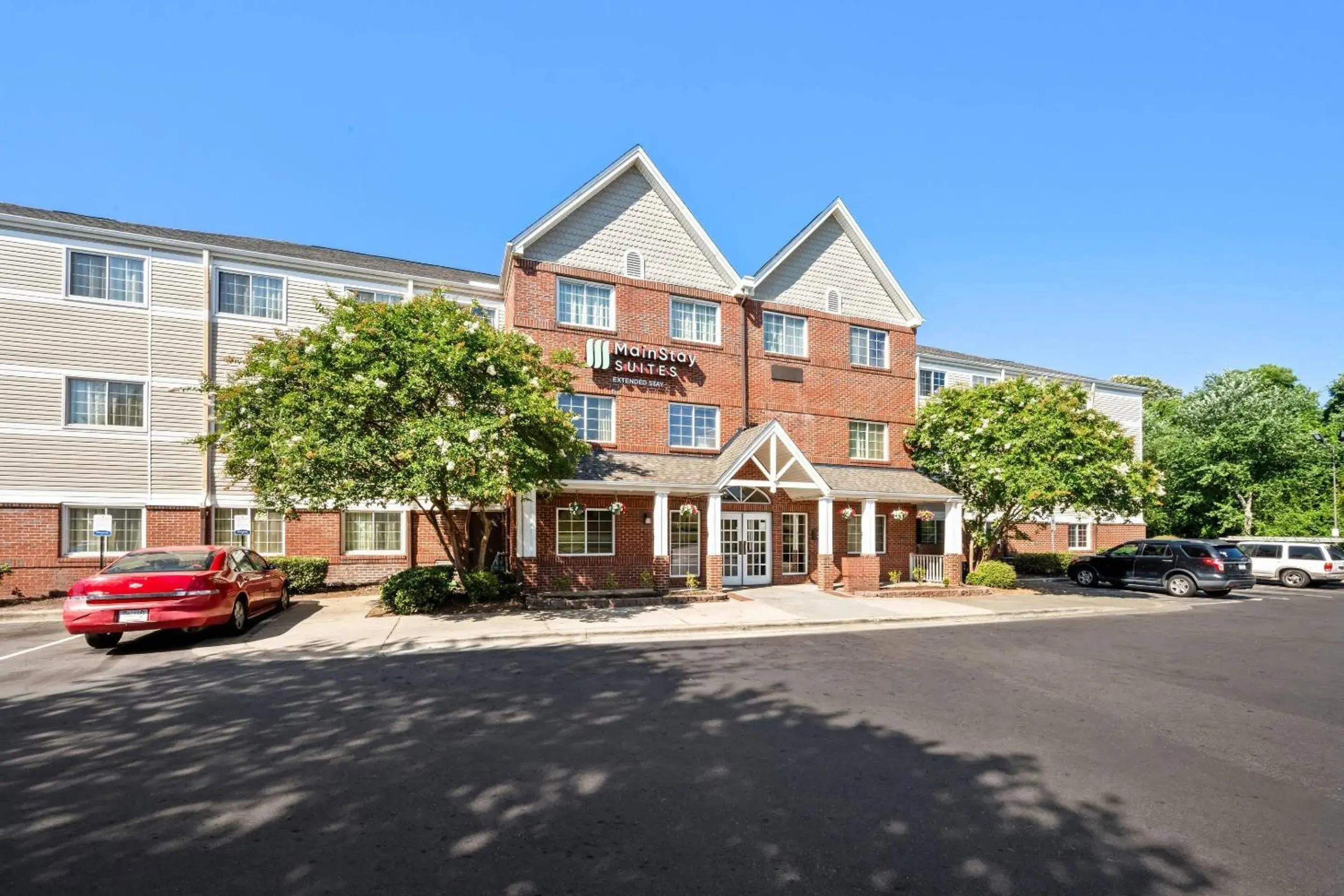 Property building in MainStay Suites Raleigh North Property building in MainStay Suites Raleigh North