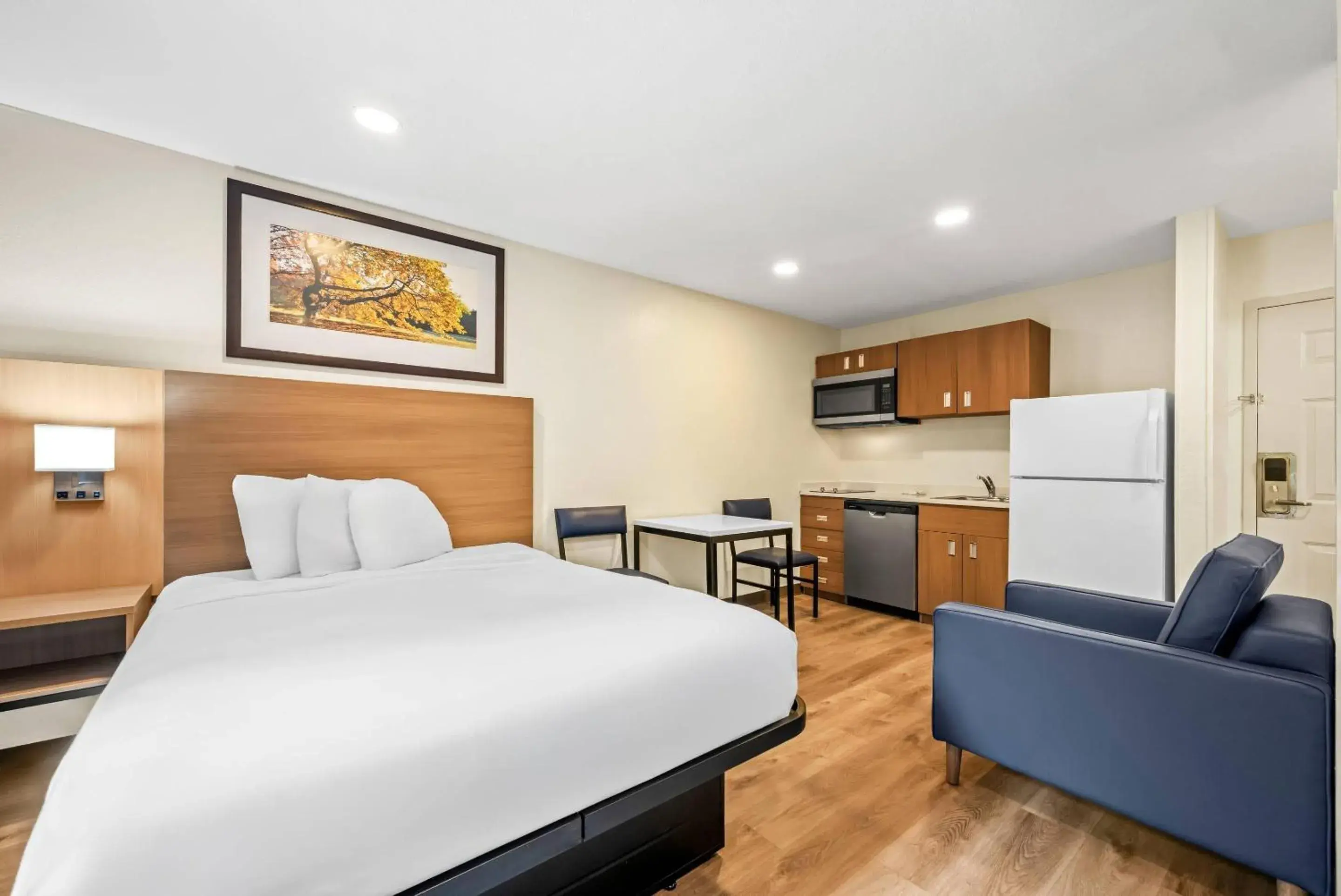 Bedroom, Bed in MainStay Suites Raleigh North Bedroom, Bed in MainStay Suites Raleigh North