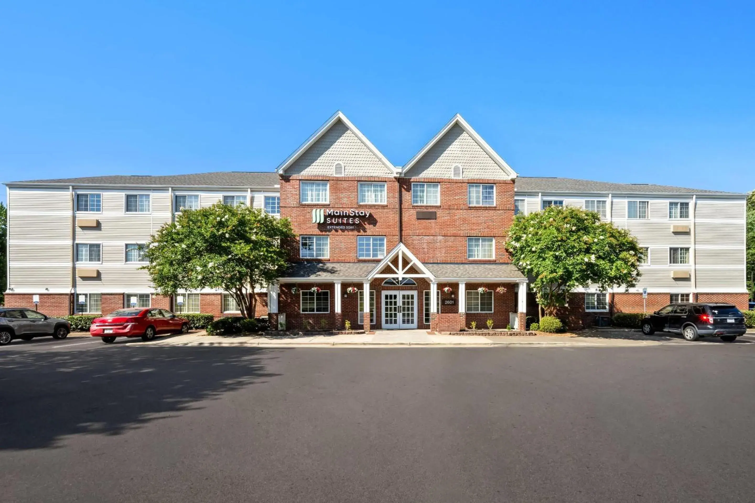 Property building in MainStay Suites Raleigh North Property building in MainStay Suites Raleigh North