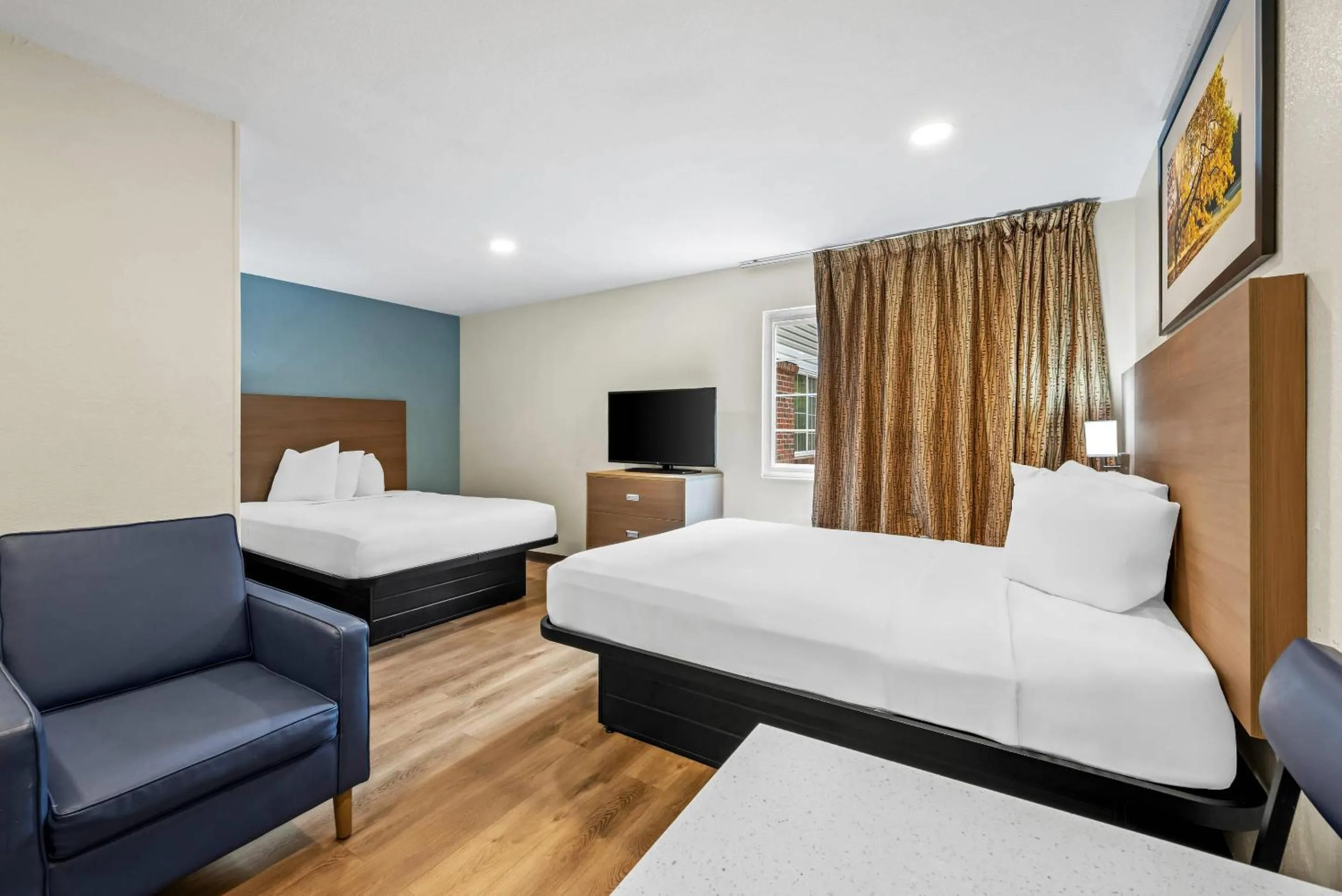 Bedroom in MainStay Suites Raleigh North