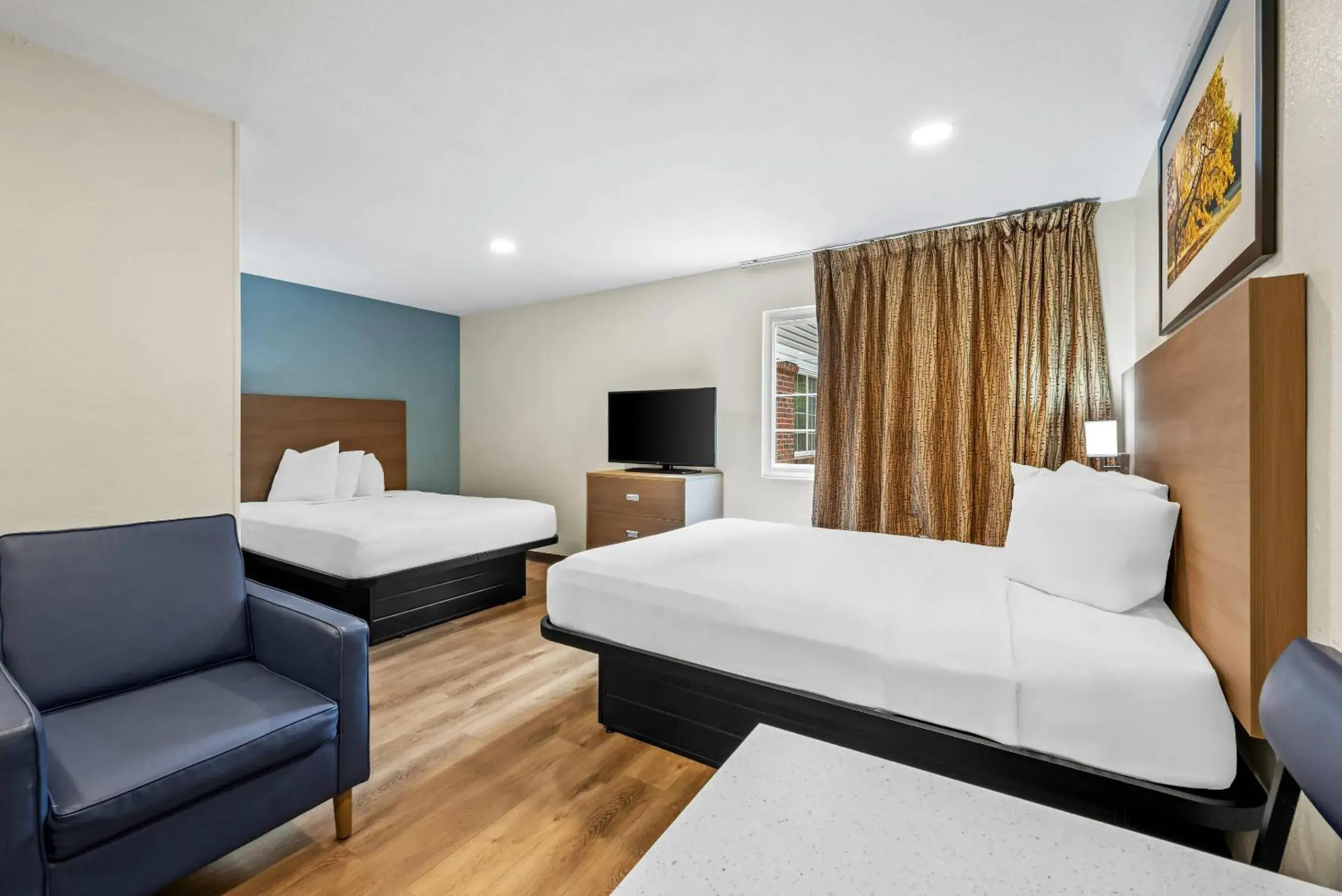 Bed in MainStay Suites Raleigh North Bed in MainStay Suites Raleigh North