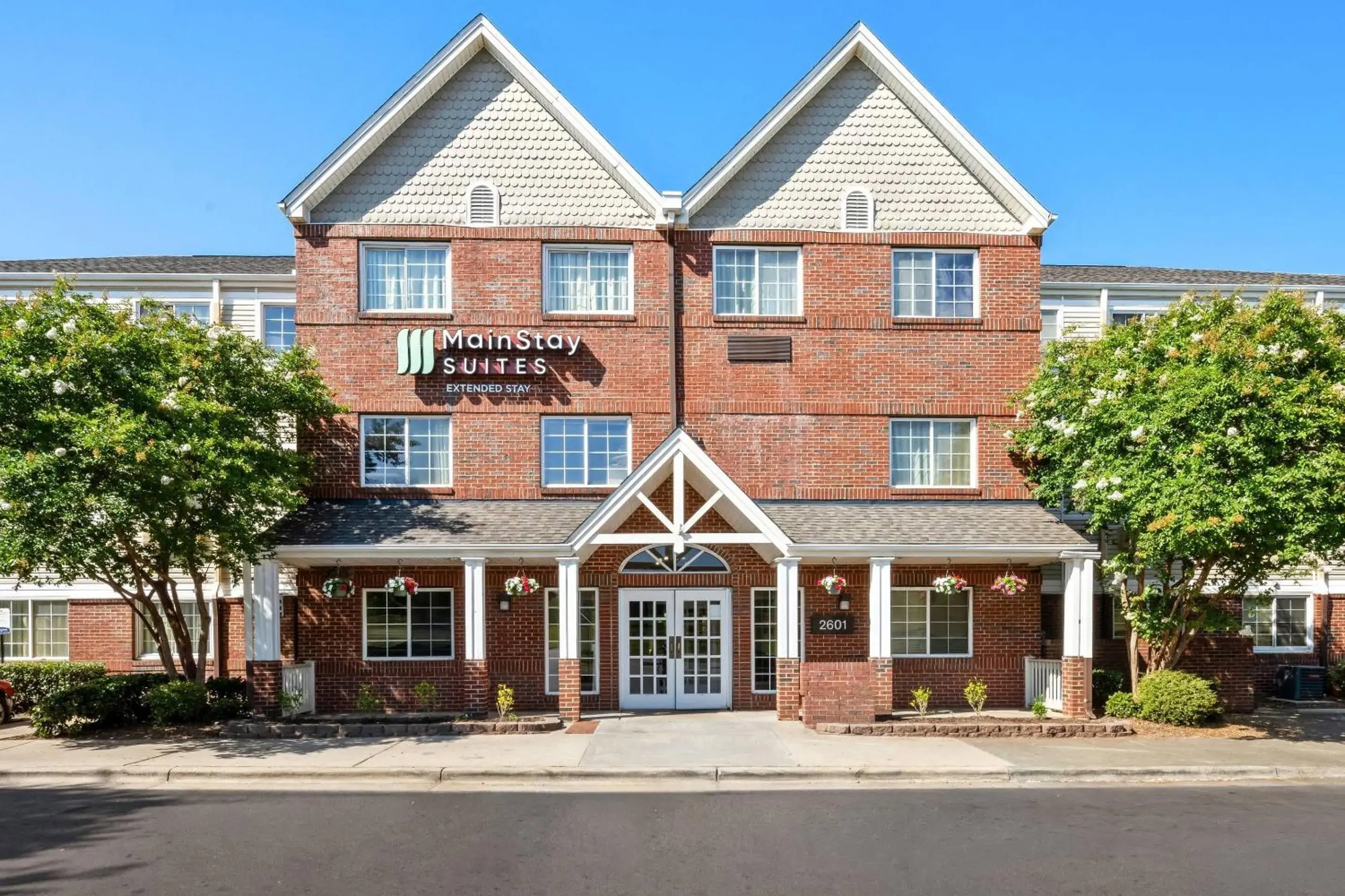 Property building in MainStay Suites Raleigh North Property building in MainStay Suites Raleigh North