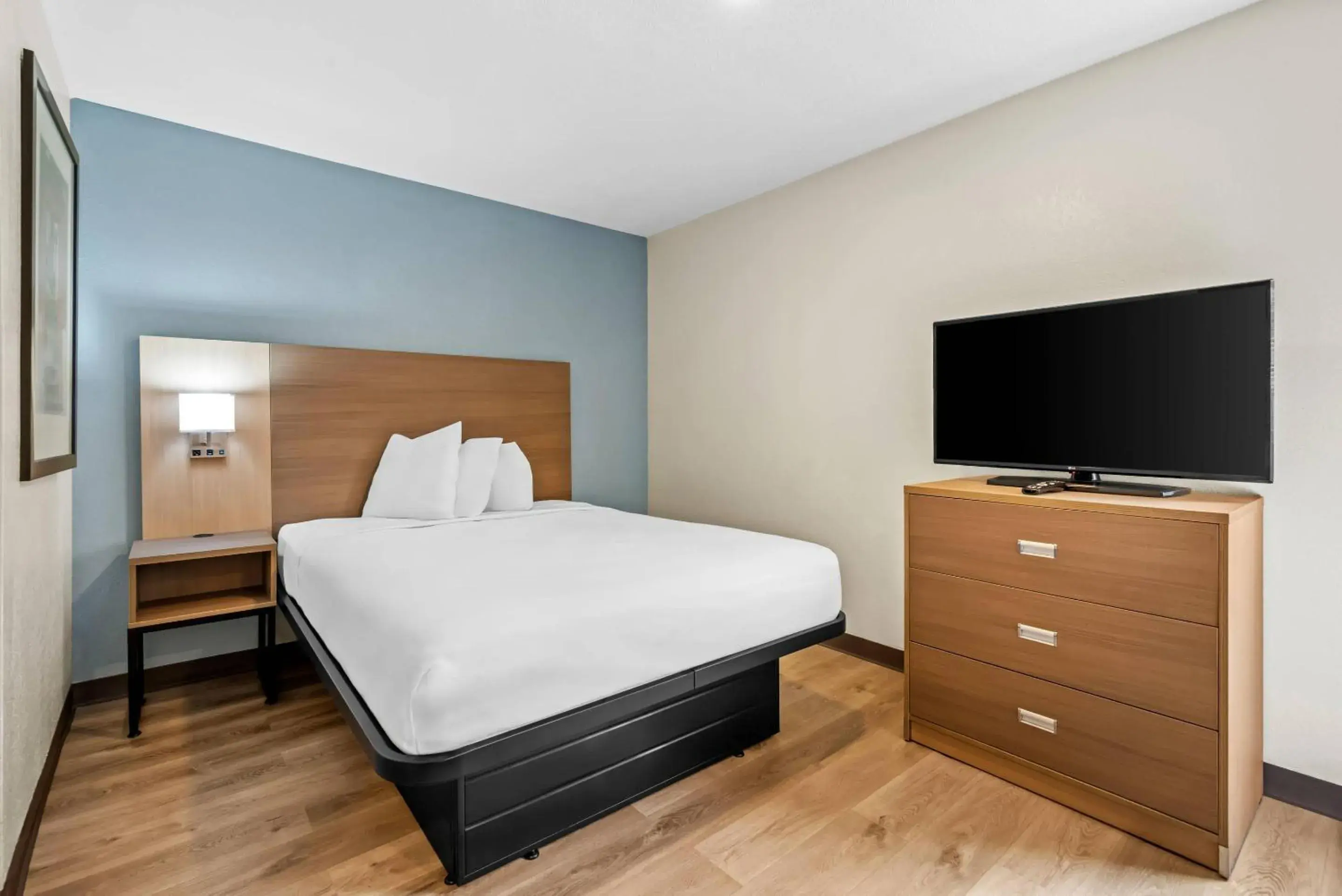 Bedroom, Bed in MainStay Suites Raleigh North Bedroom, Bed in MainStay Suites Raleigh North