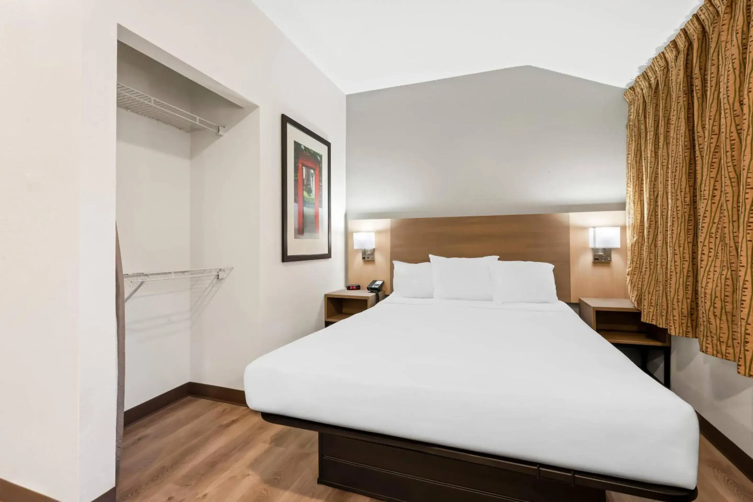 Bedroom, Bed in MainStay Suites Raleigh North Bedroom, Bed in MainStay Suites Raleigh North