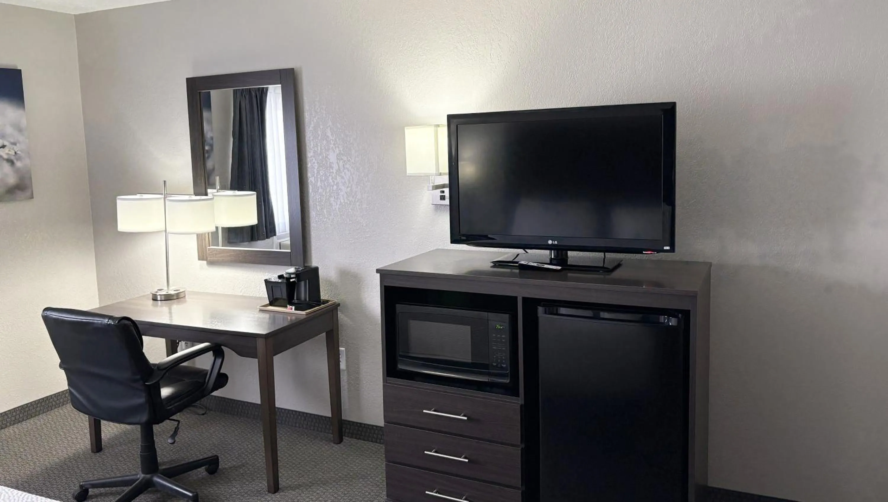 Bedroom in Magnuson Grand Pioneer Inn and Suites