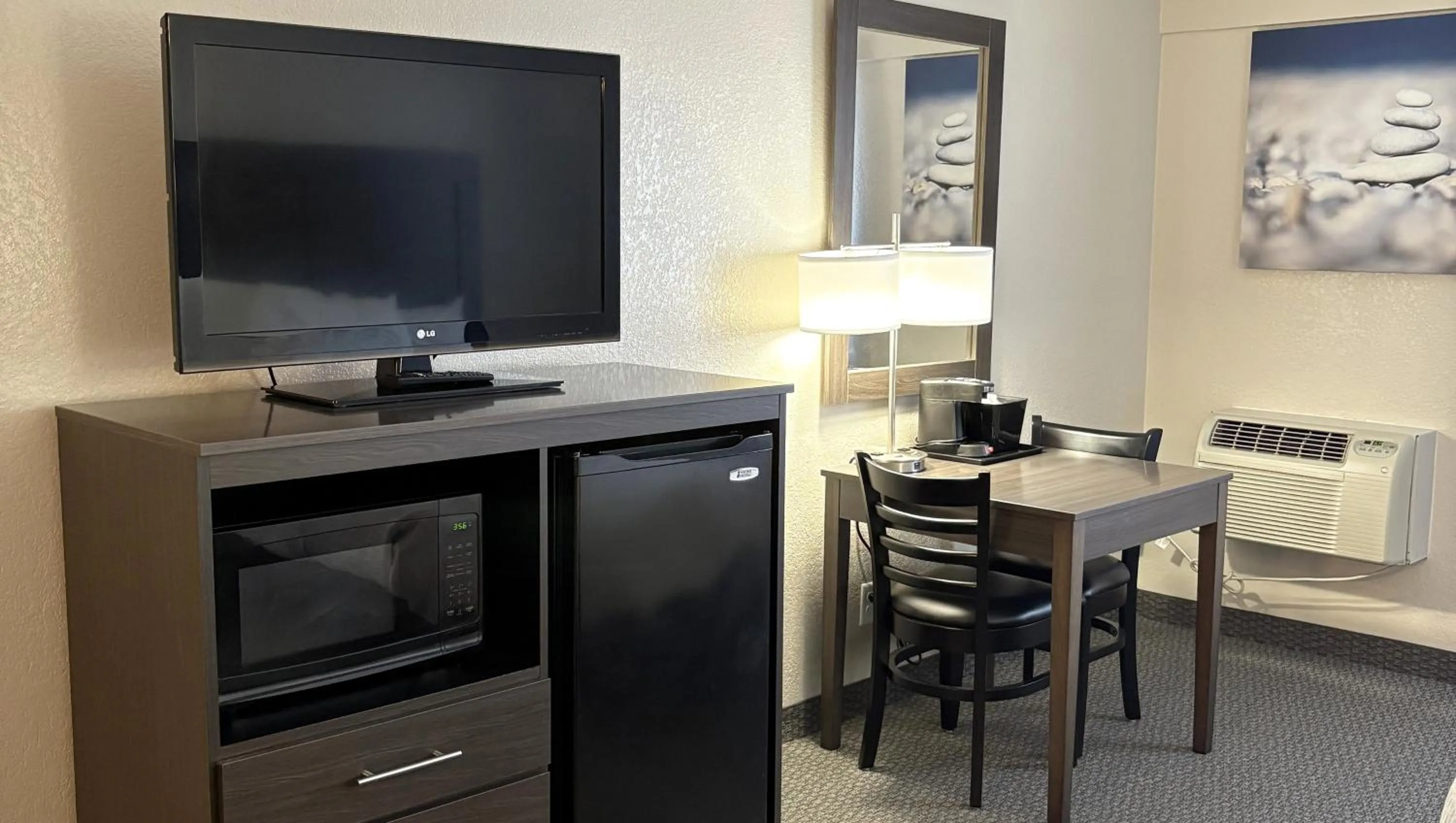 Bedroom in Magnuson Grand Pioneer Inn and Suites