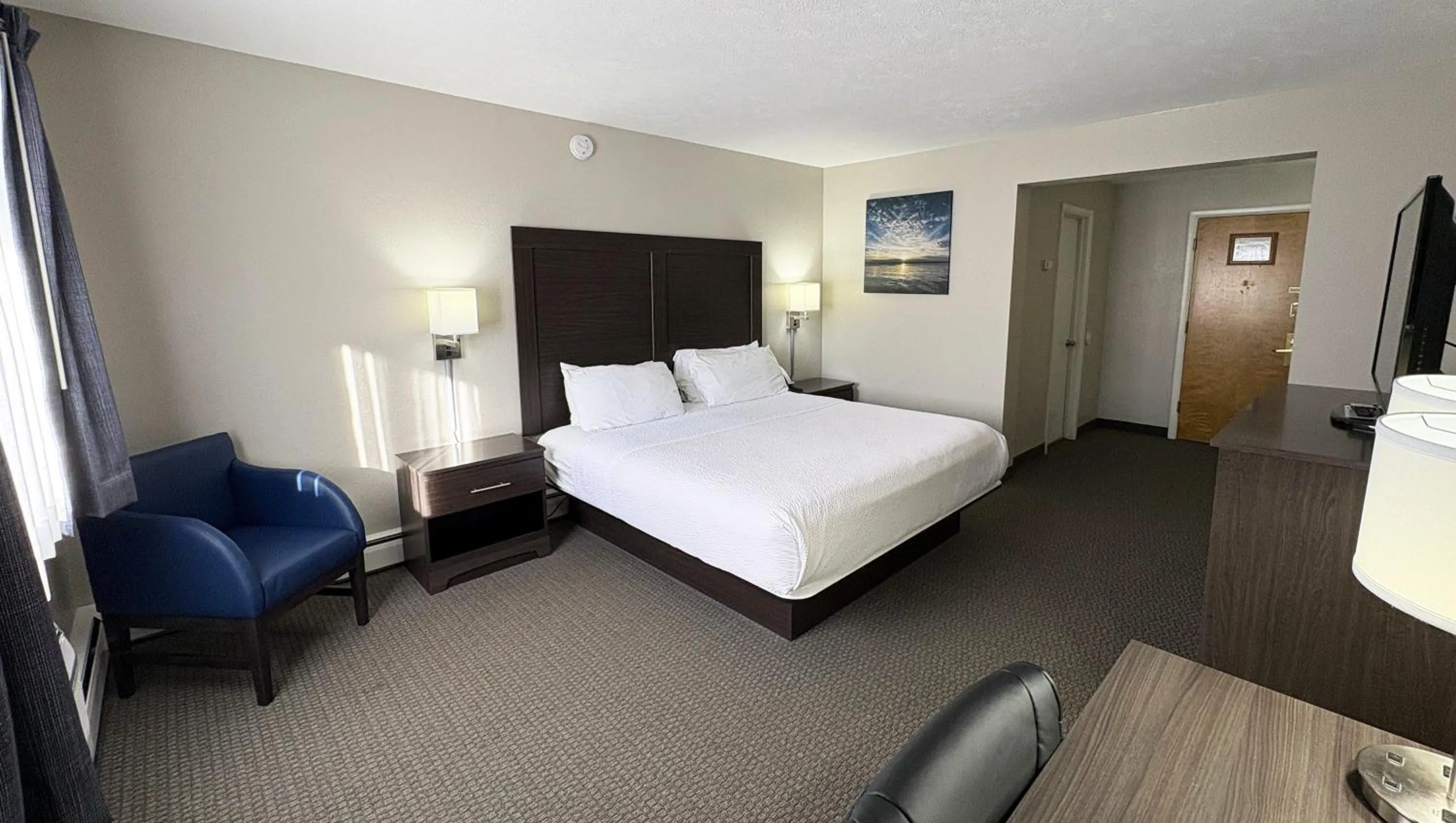 Bedroom, Bed in Magnuson Grand Pioneer Inn and Suites