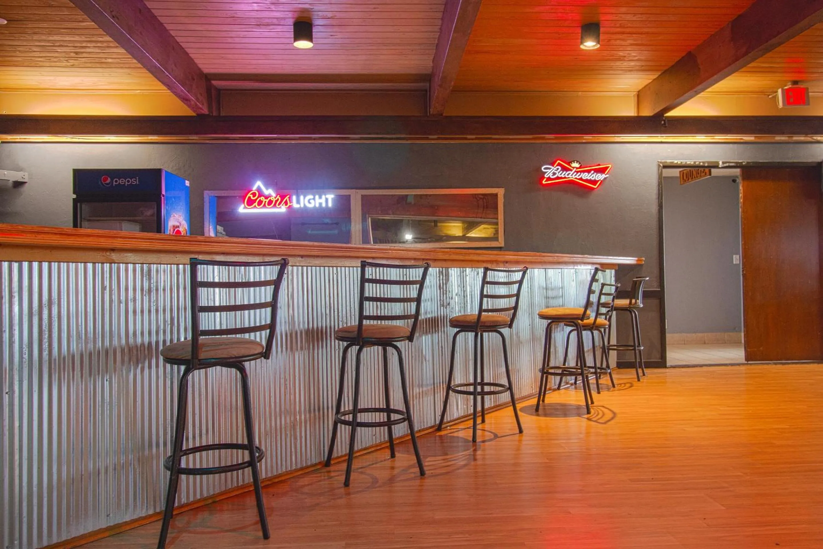 Restaurant/places to eat in American Best Inn By OYO I-35 Perry near Lake McMurtry