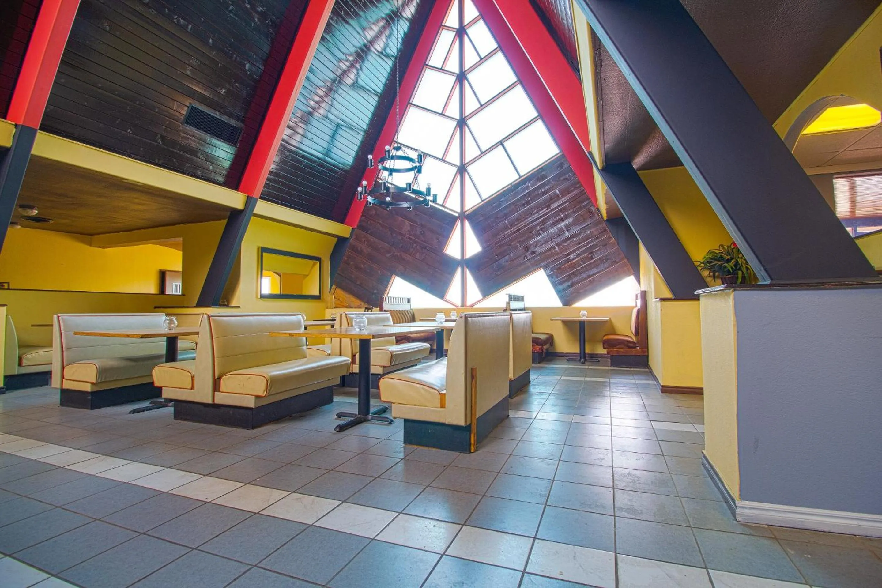 Restaurant/places to eat in American Best Inn By OYO I-35 Perry near Lake McMurtry