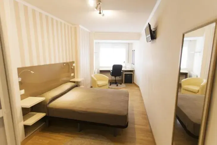 Double Room with Shared Bathroom in Residencia Compostela Double Room with Shared Bathroom in Residencia Compostela