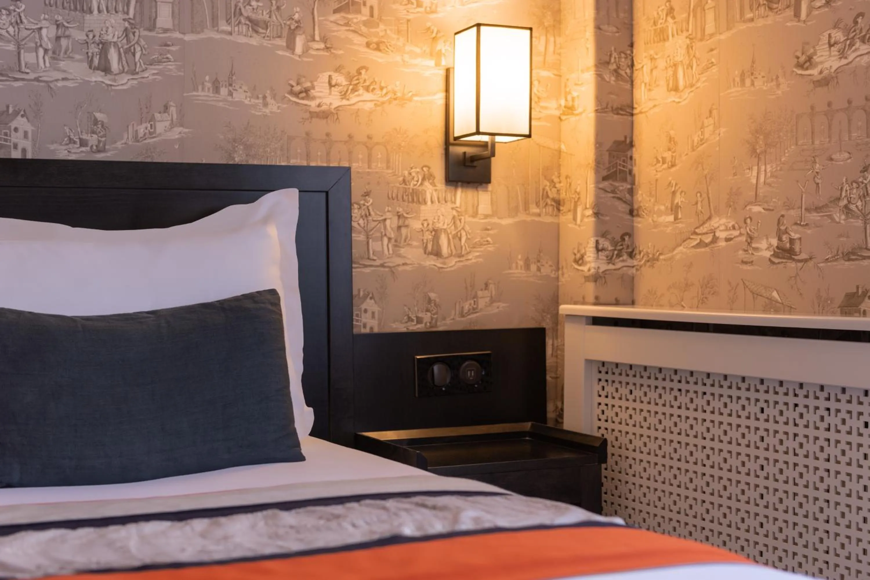 Bedroom, Bed in Hôtel France d'Antin Opéra