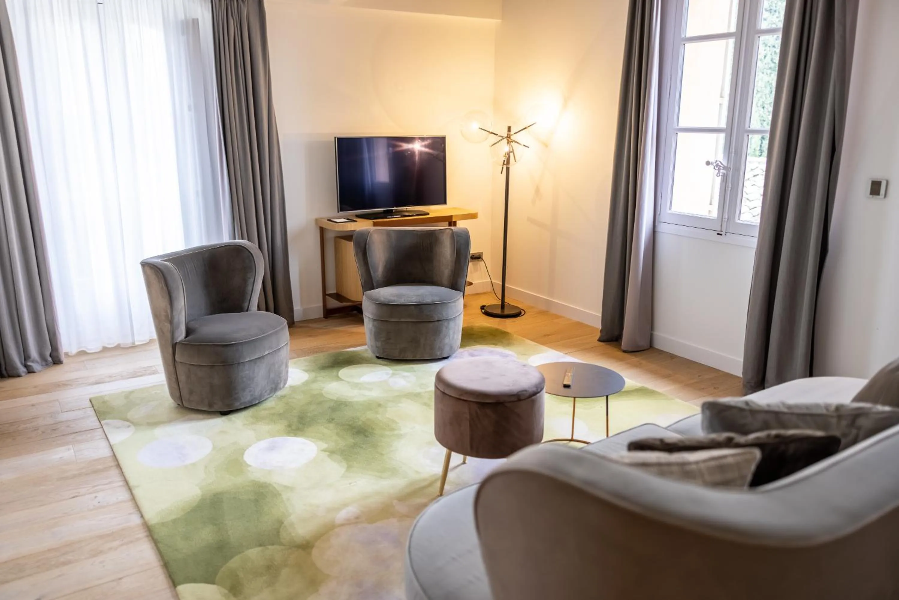 Communal lounge/ TV room in Château de la Gaude