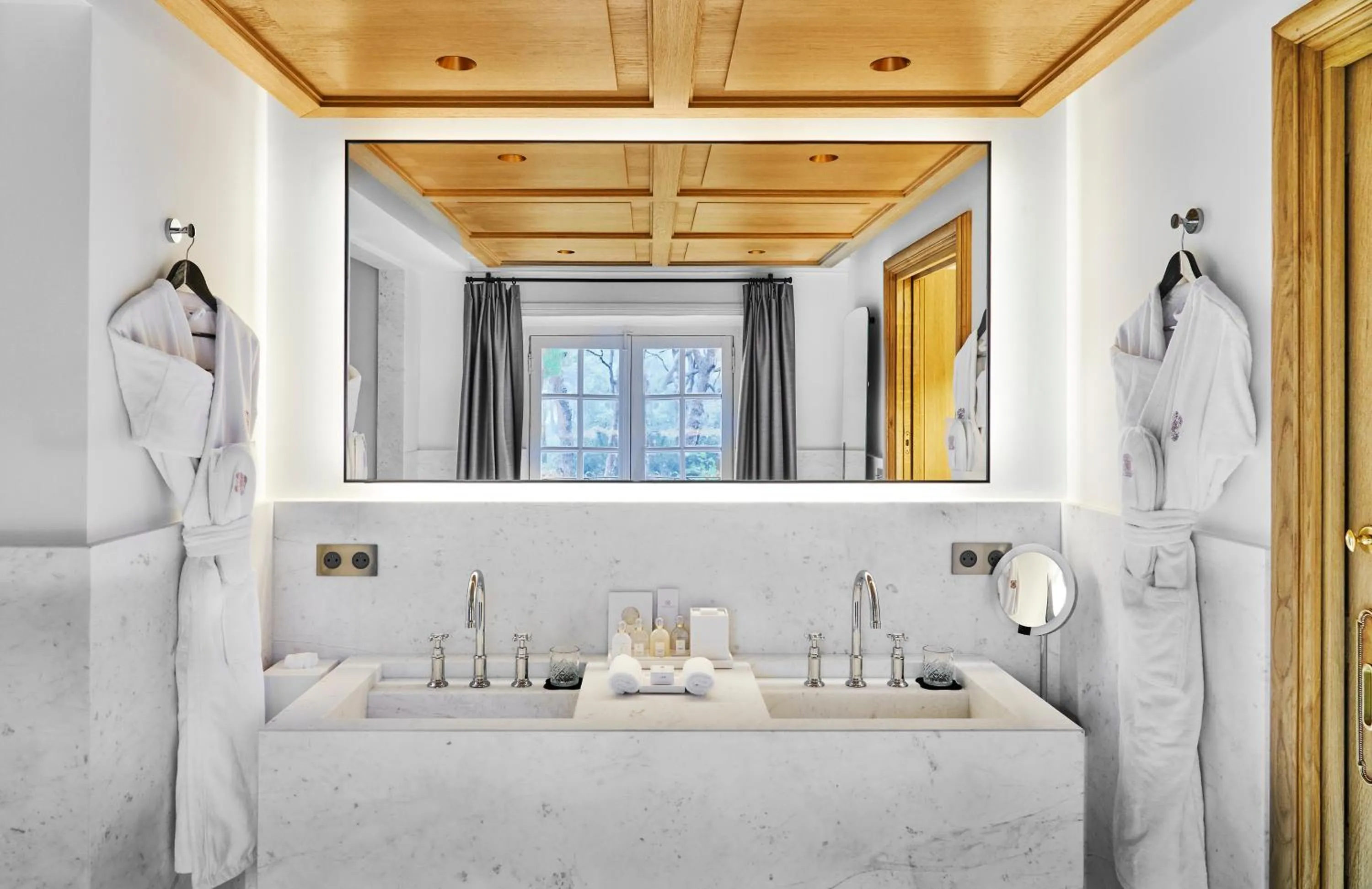 Bathroom, Bed in Château de la Gaude