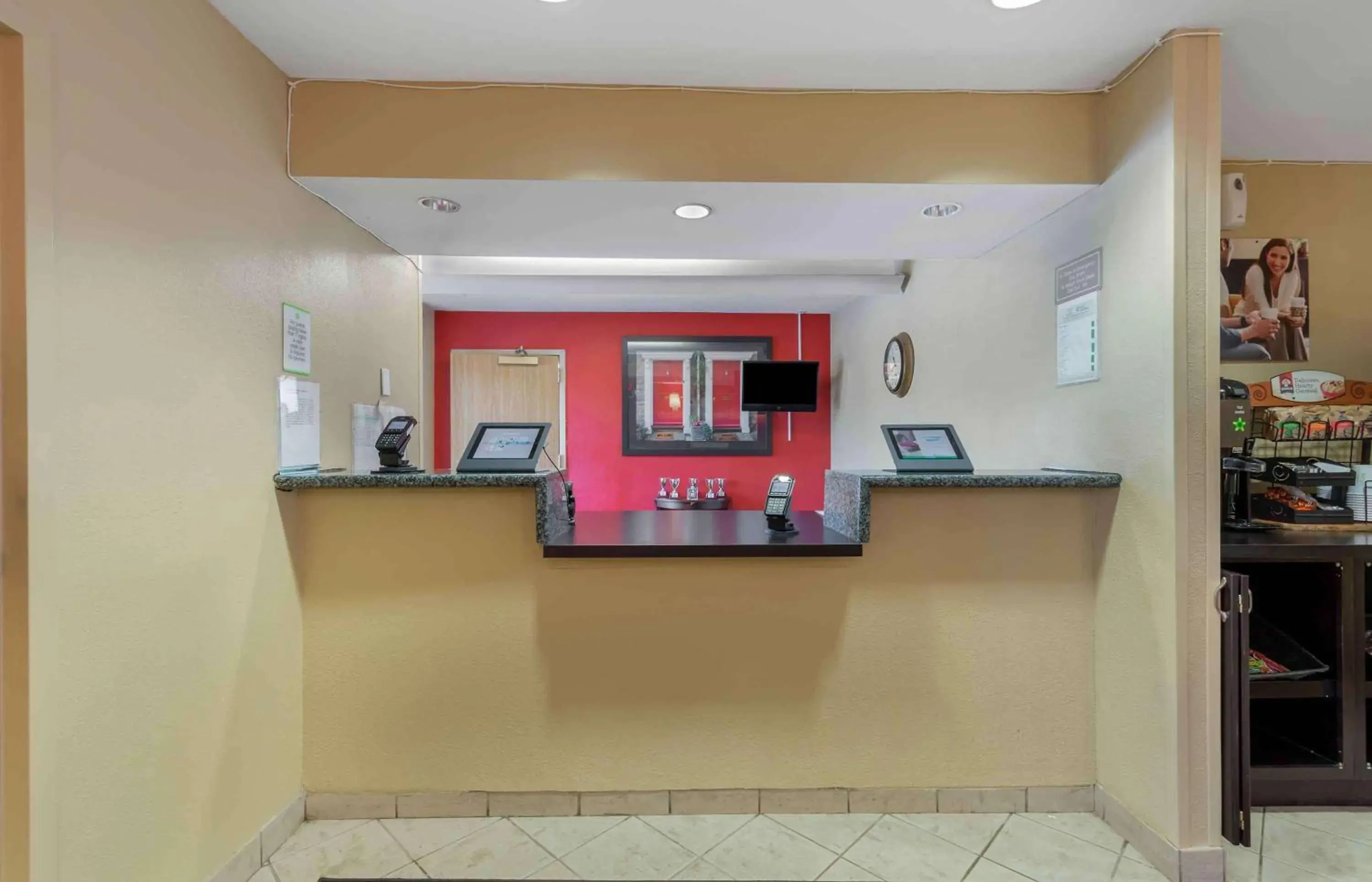 Lobby or reception in Extended Stay America Suites - Washington, DC - Chantilly - Airport Lobby or reception in Extended Stay America Suites - Washington, DC - Chantilly - Airport