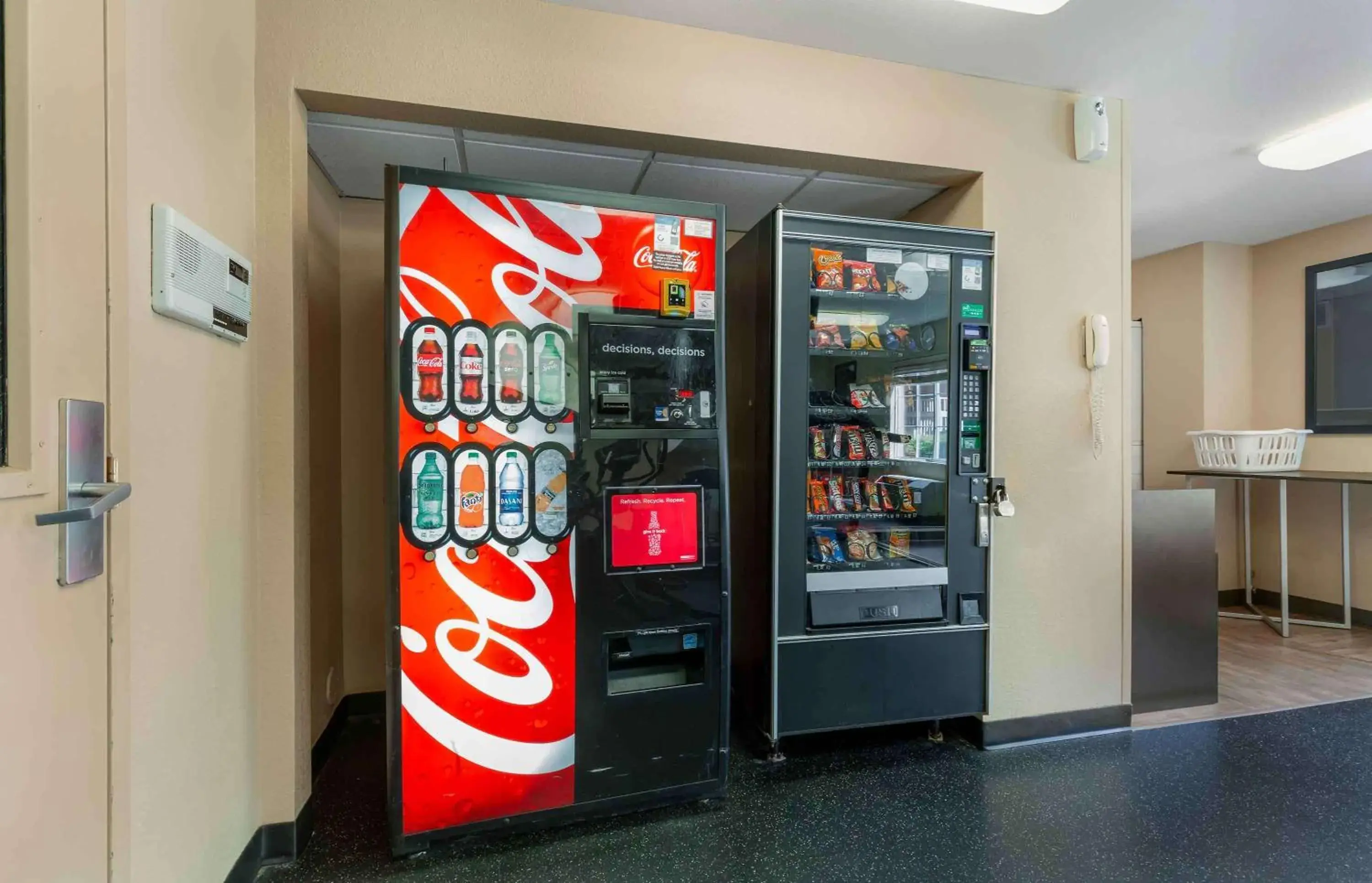 Property building in Extended Stay America Suites - Washington, DC - Chantilly - Airport Property building in Extended Stay America Suites - Washington, DC - Chantilly - Airport