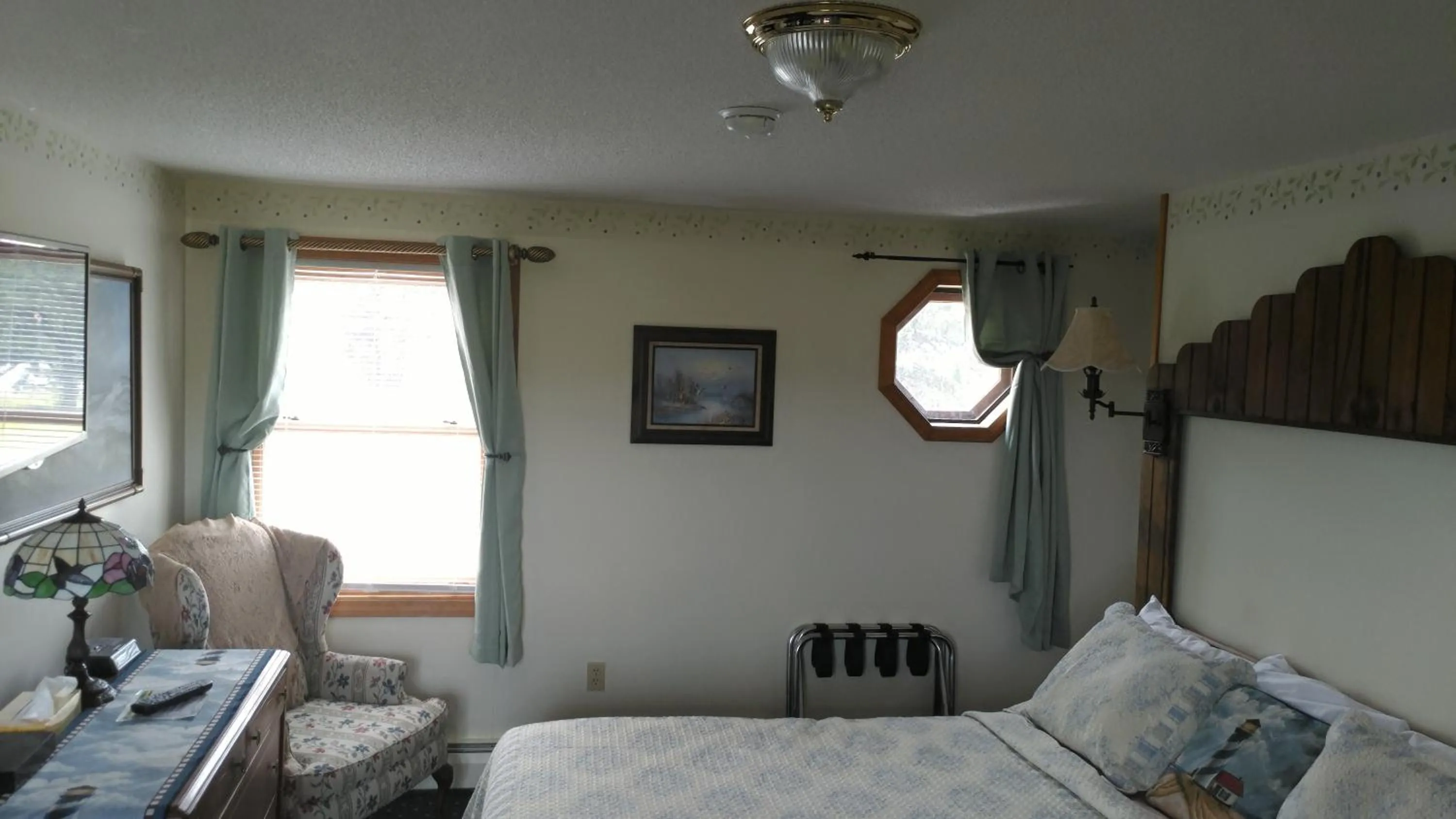 Bed in Midway Lodging