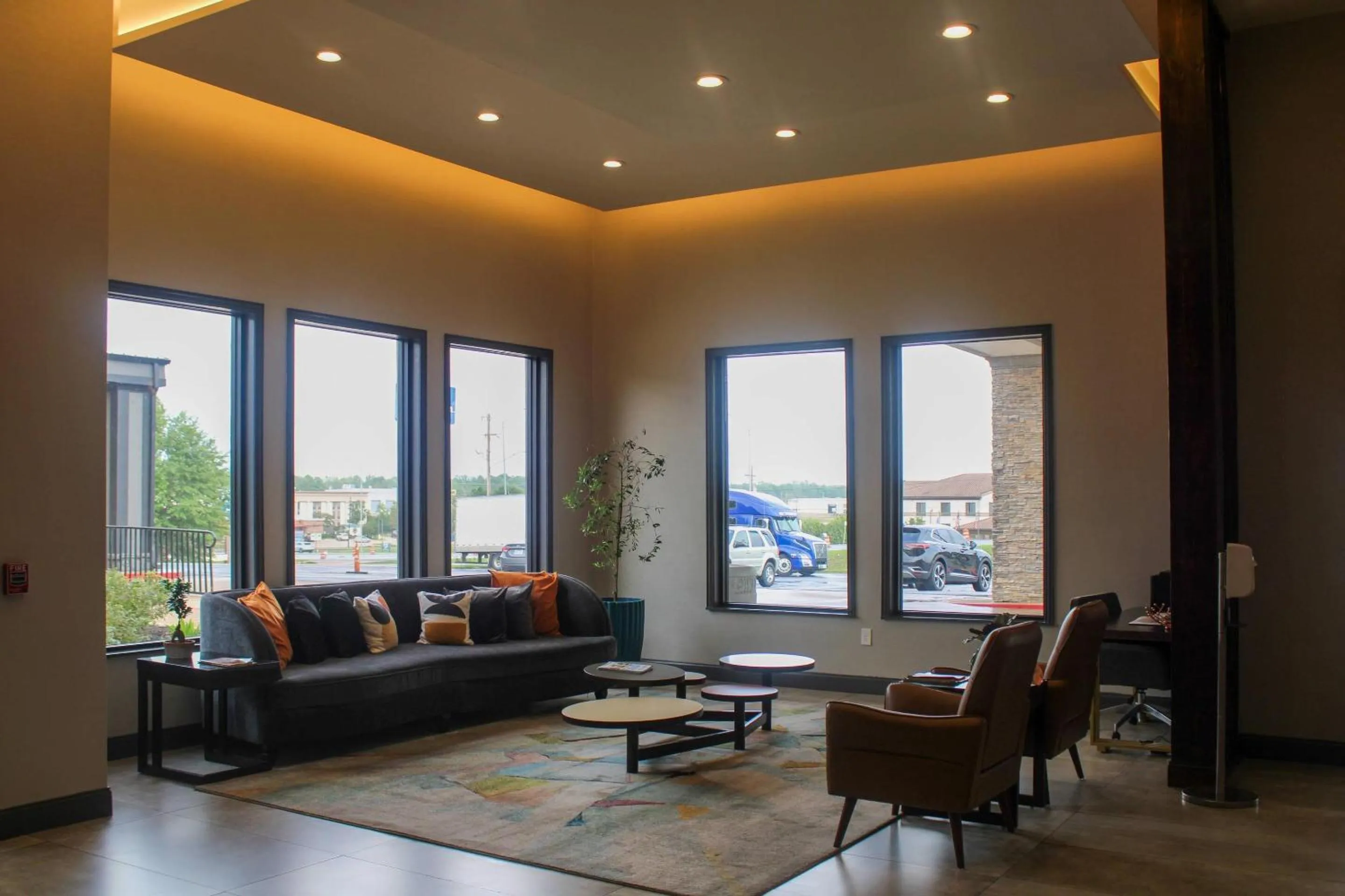 Lobby or reception in Clarion Pointe Marshall
