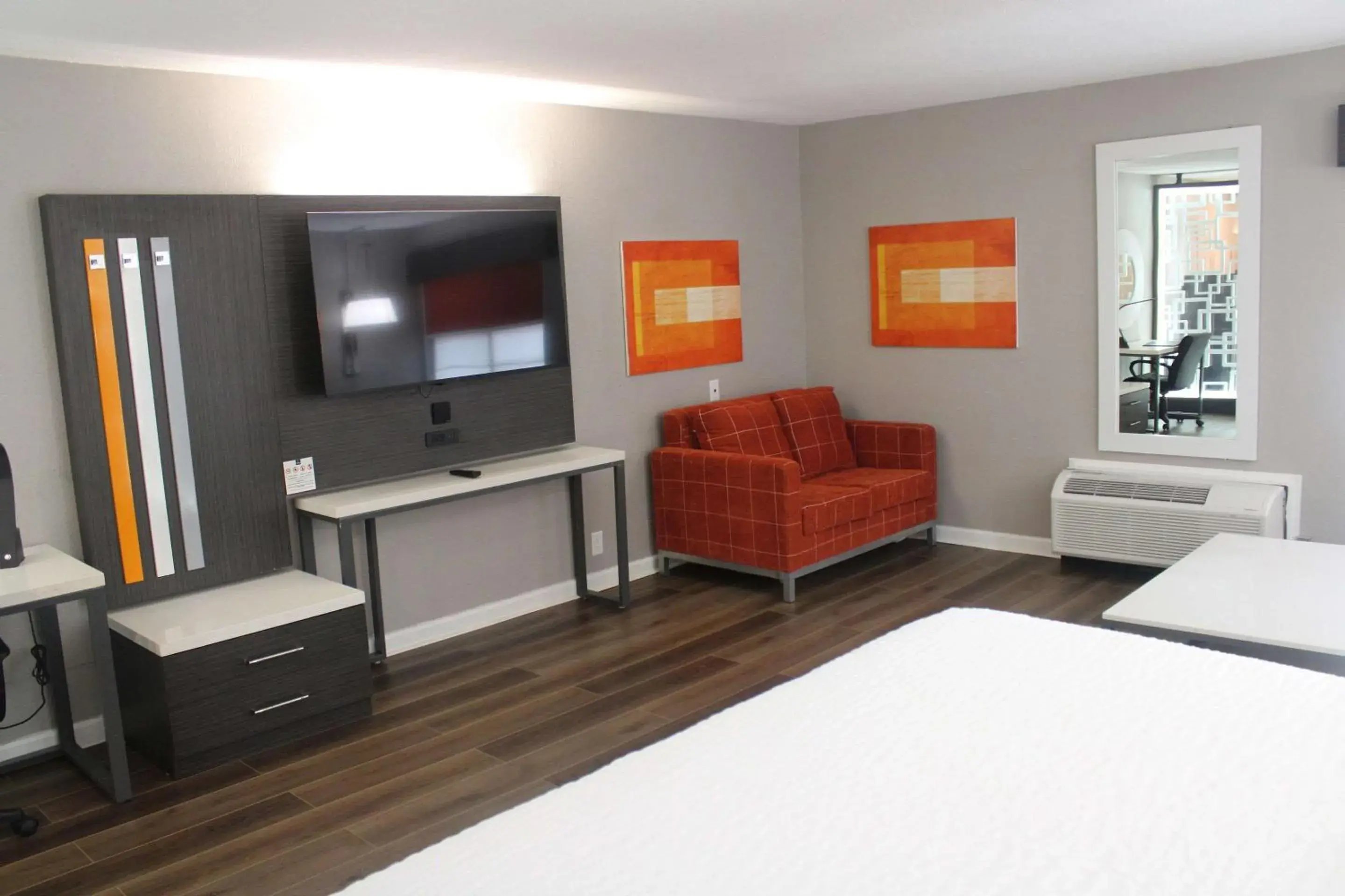 Bedroom, Bed in Clarion Pointe Marshall Bedroom, Bed in Clarion Pointe Marshall