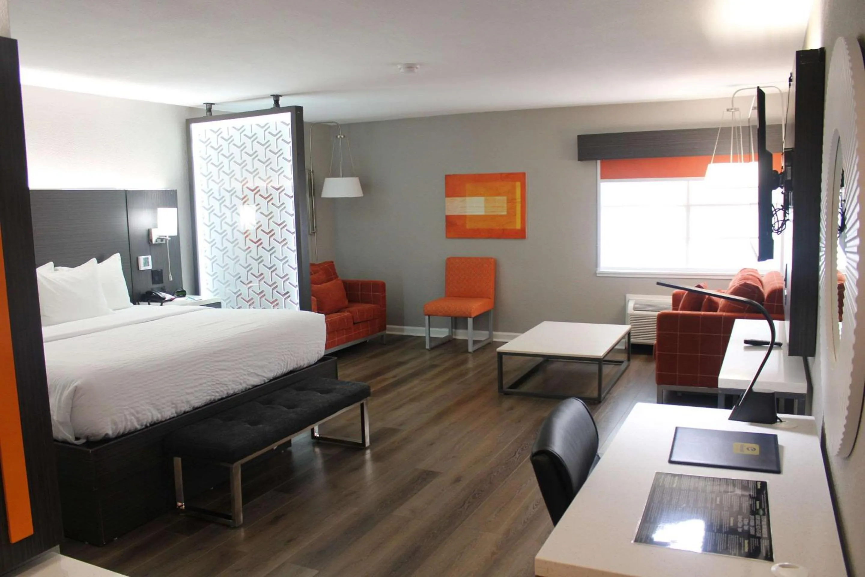 Bedroom, Bed in Clarion Pointe Marshall