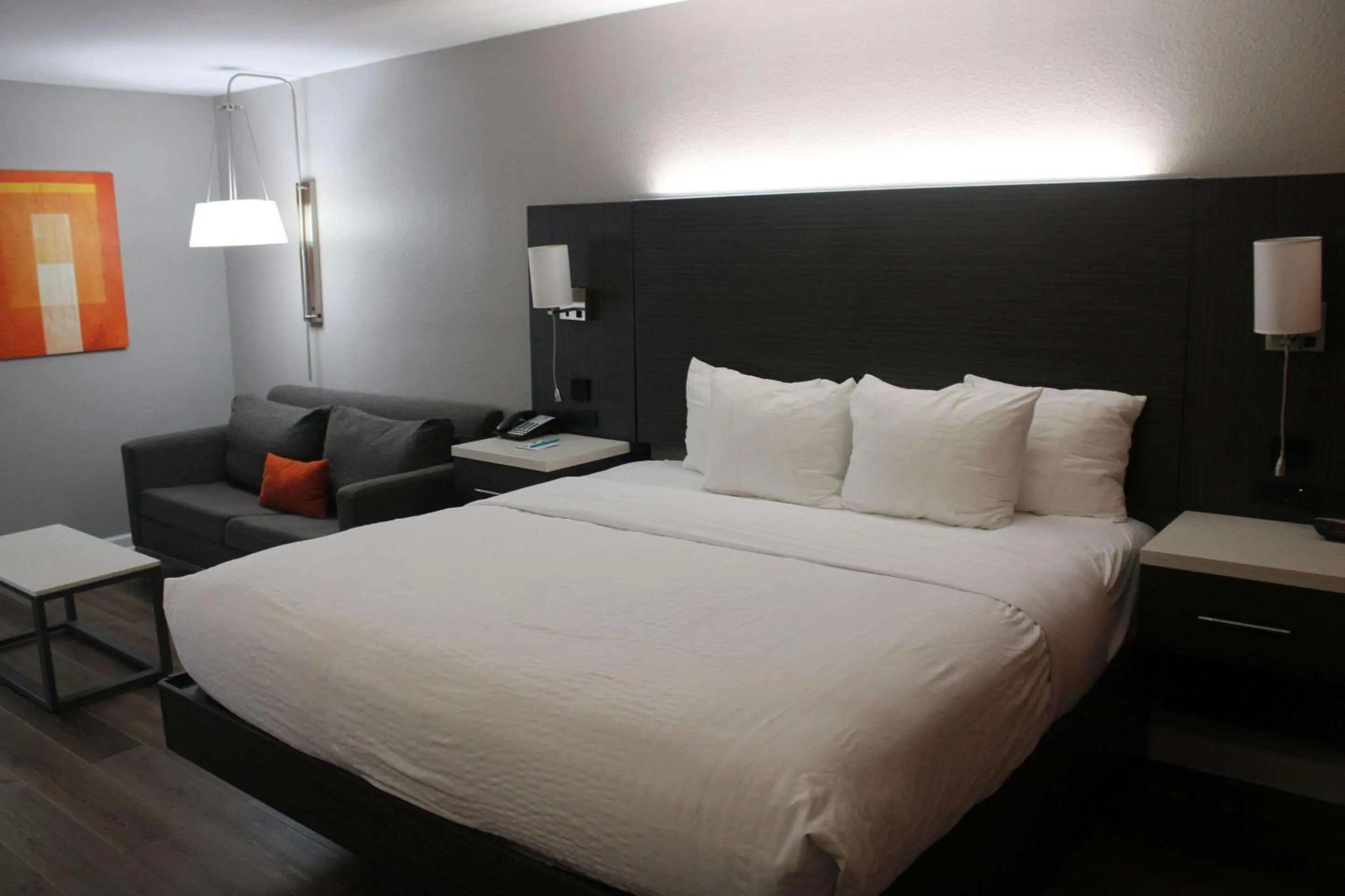 Bedroom, Bed in Clarion Pointe Marshall