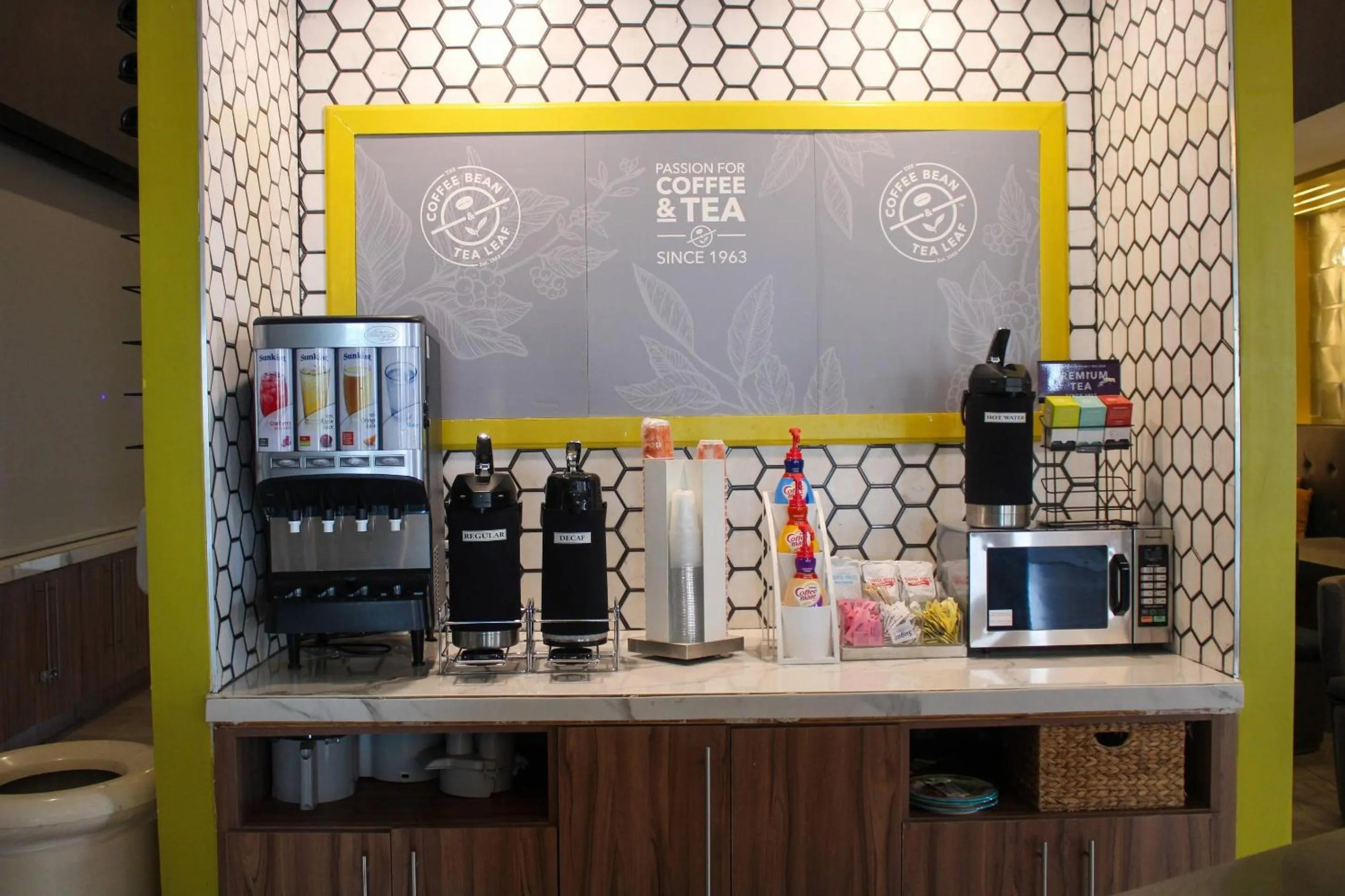 Breakfast in Clarion Pointe Marshall