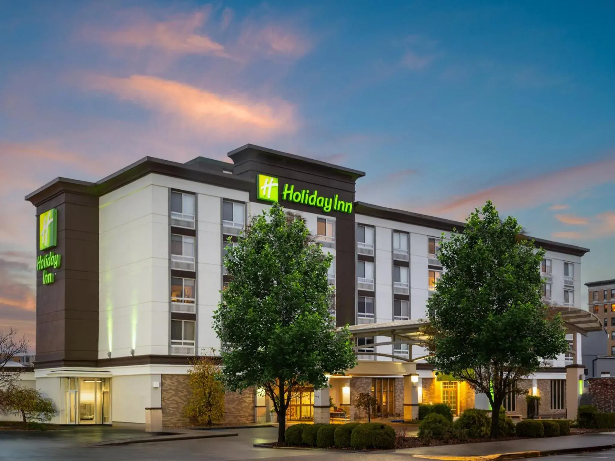 Property building in Holiday Inn Portsmouth Downtown by IHG Property building in Holiday Inn Portsmouth Downtown by IHG
