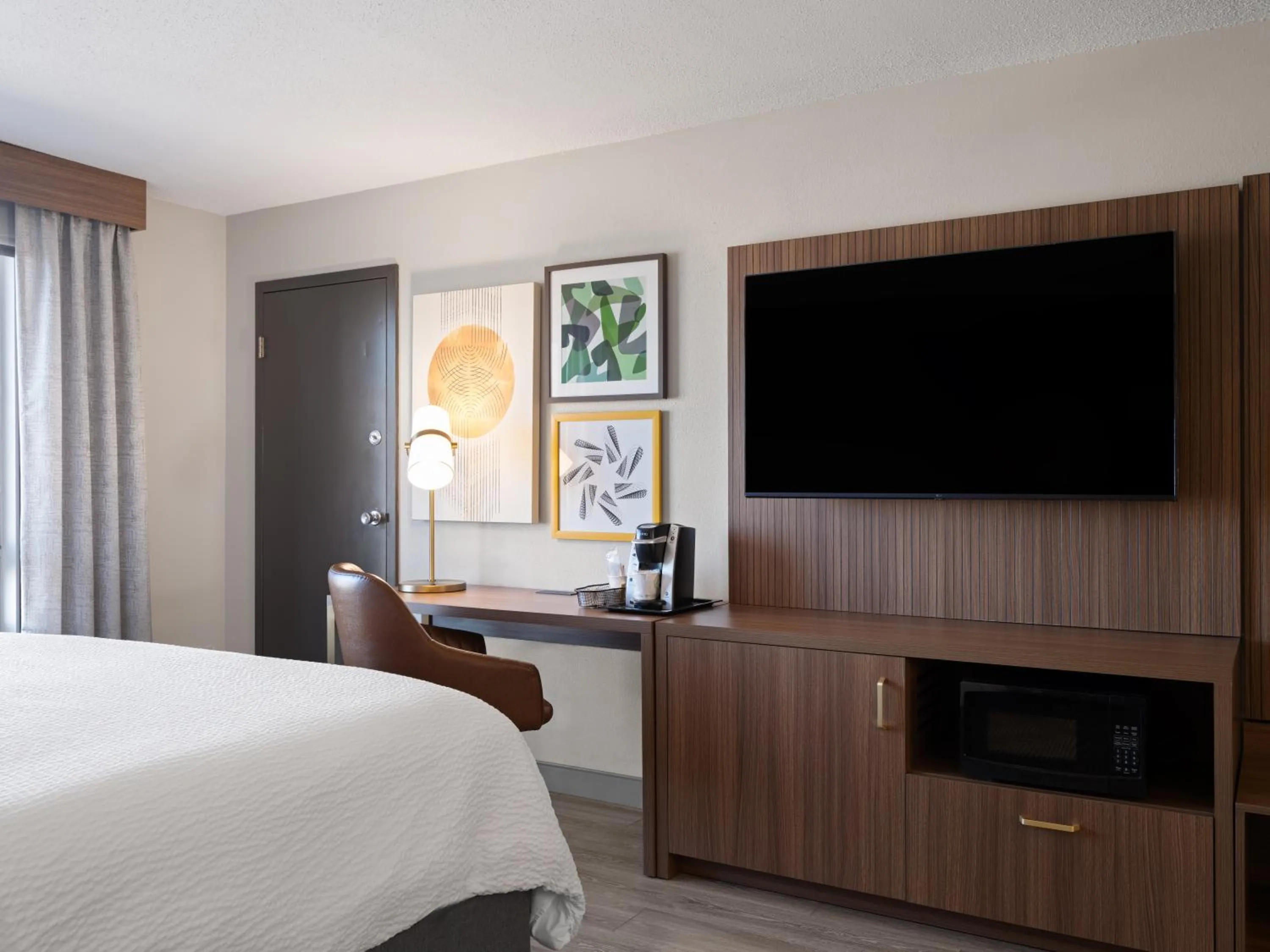 Bed in Holiday Inn Portsmouth Downtown by IHG