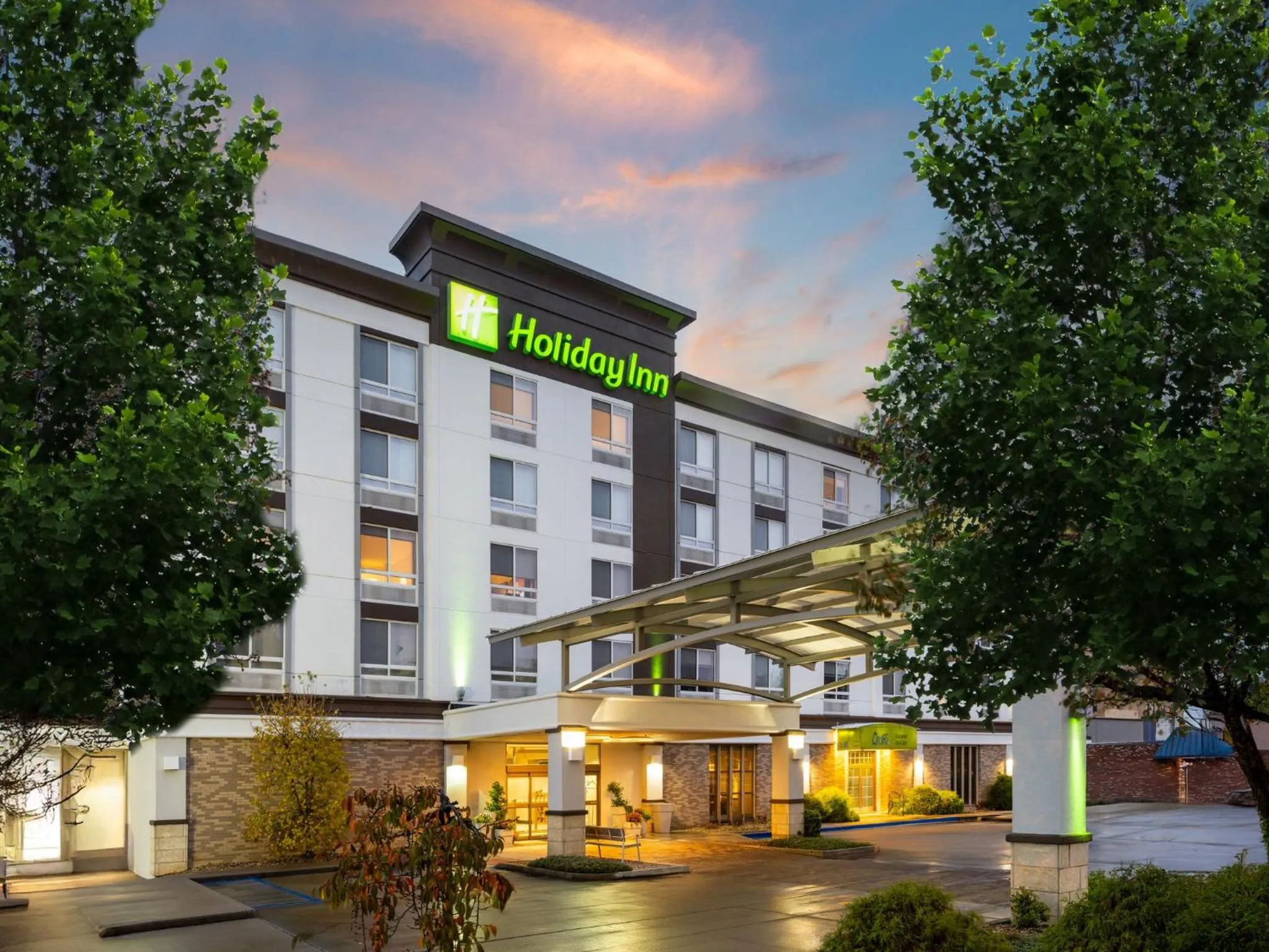 Property building in Holiday Inn Portsmouth Downtown by IHG