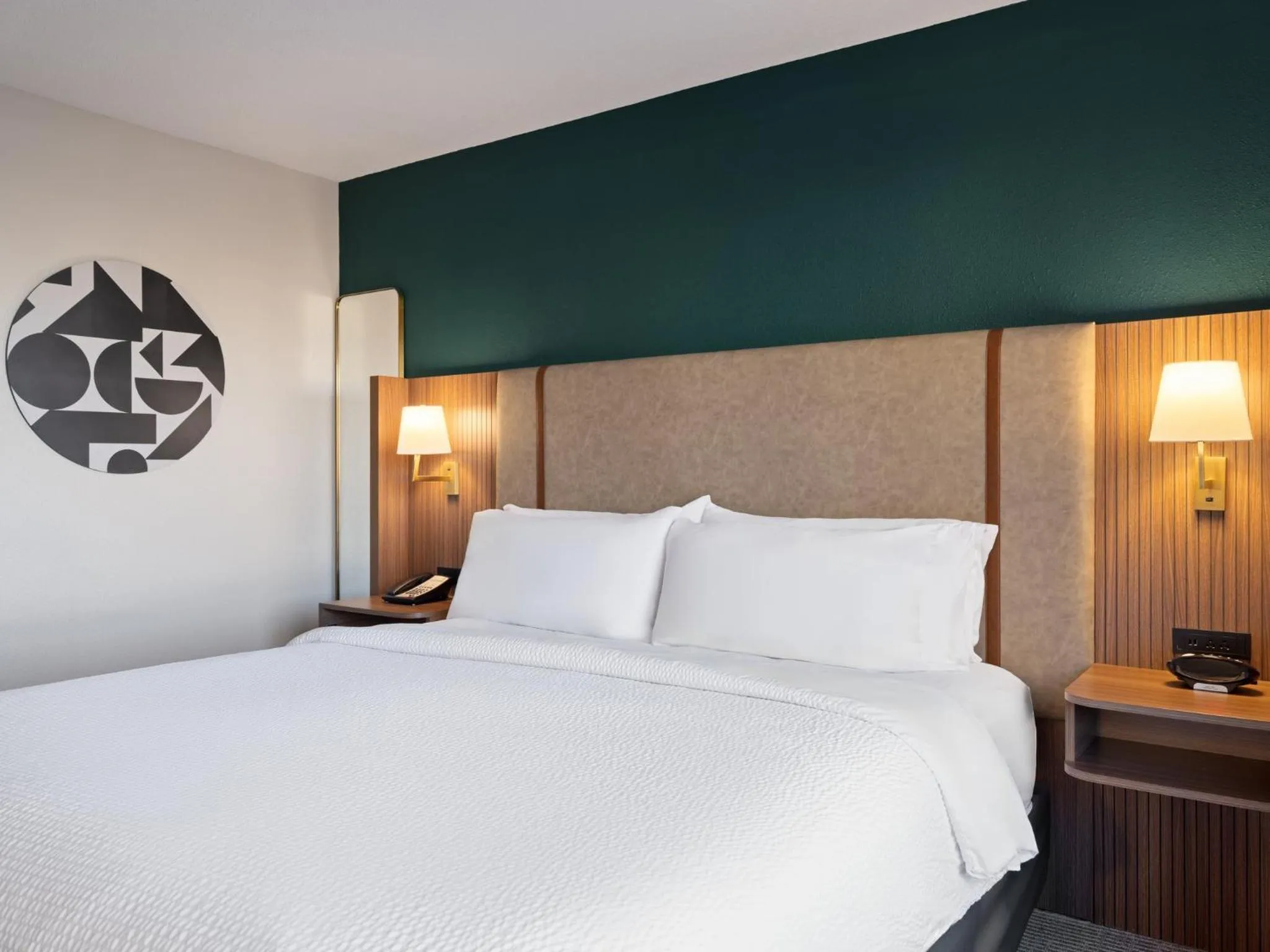 Photo of the whole room, Bed in Holiday Inn Portsmouth Downtown by IHG