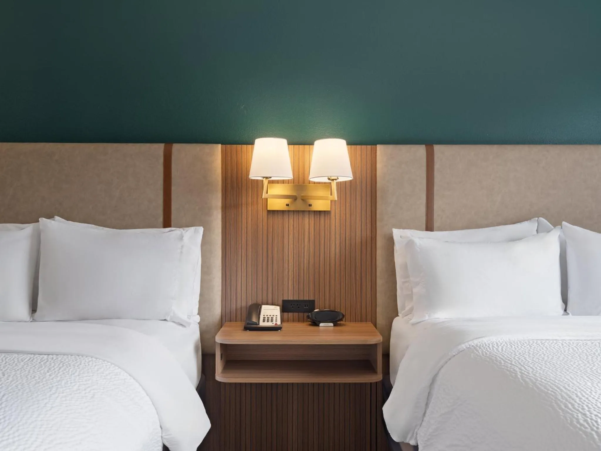 Photo of the whole room, Bed in Holiday Inn Portsmouth Downtown by IHG