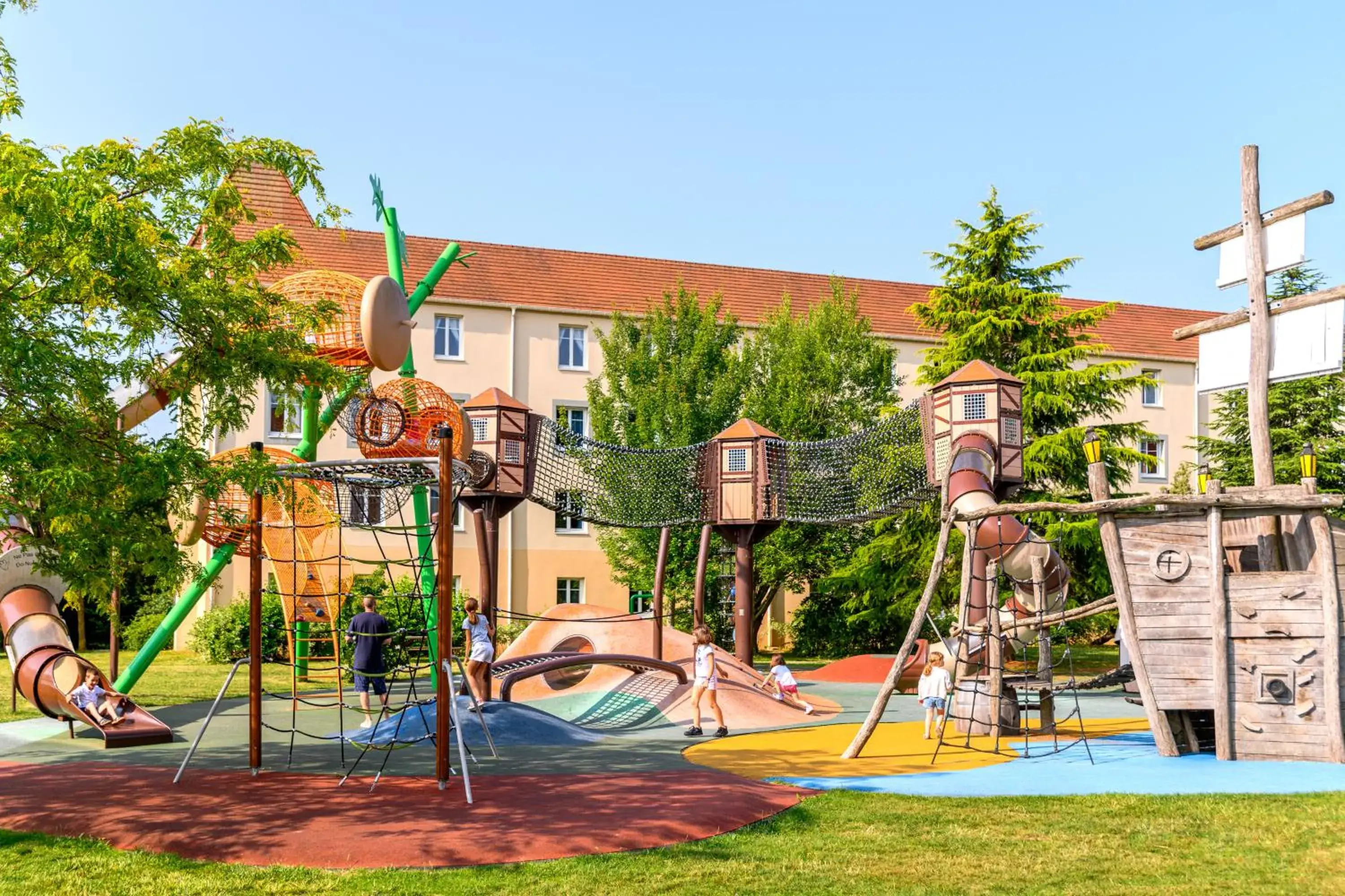 Property building in Explorers Hotel Marne-la-Vallée Property building in Explorers Hotel Marne-la-Vallée