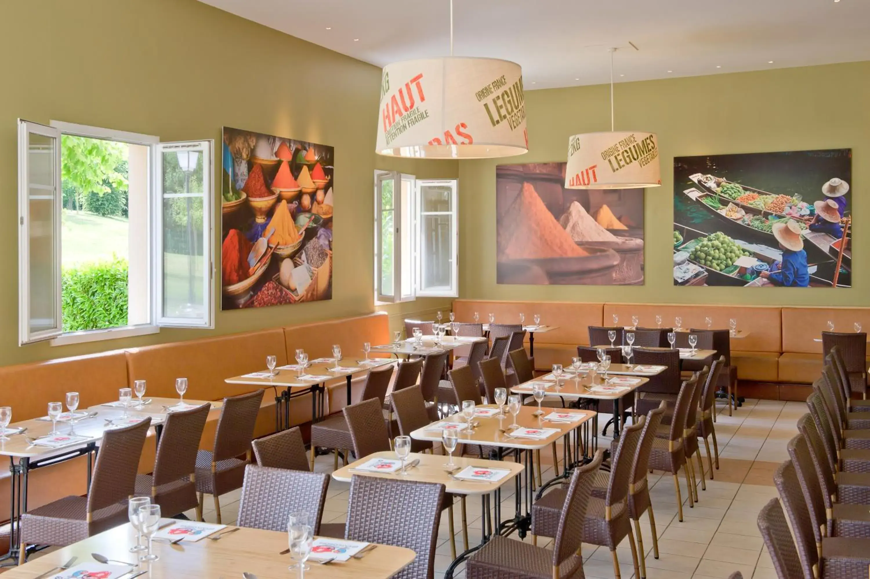 Restaurant/places to eat in Explorers Hotel Marne-la-Vallée Restaurant/places to eat in Explorers Hotel Marne-la-Vallée