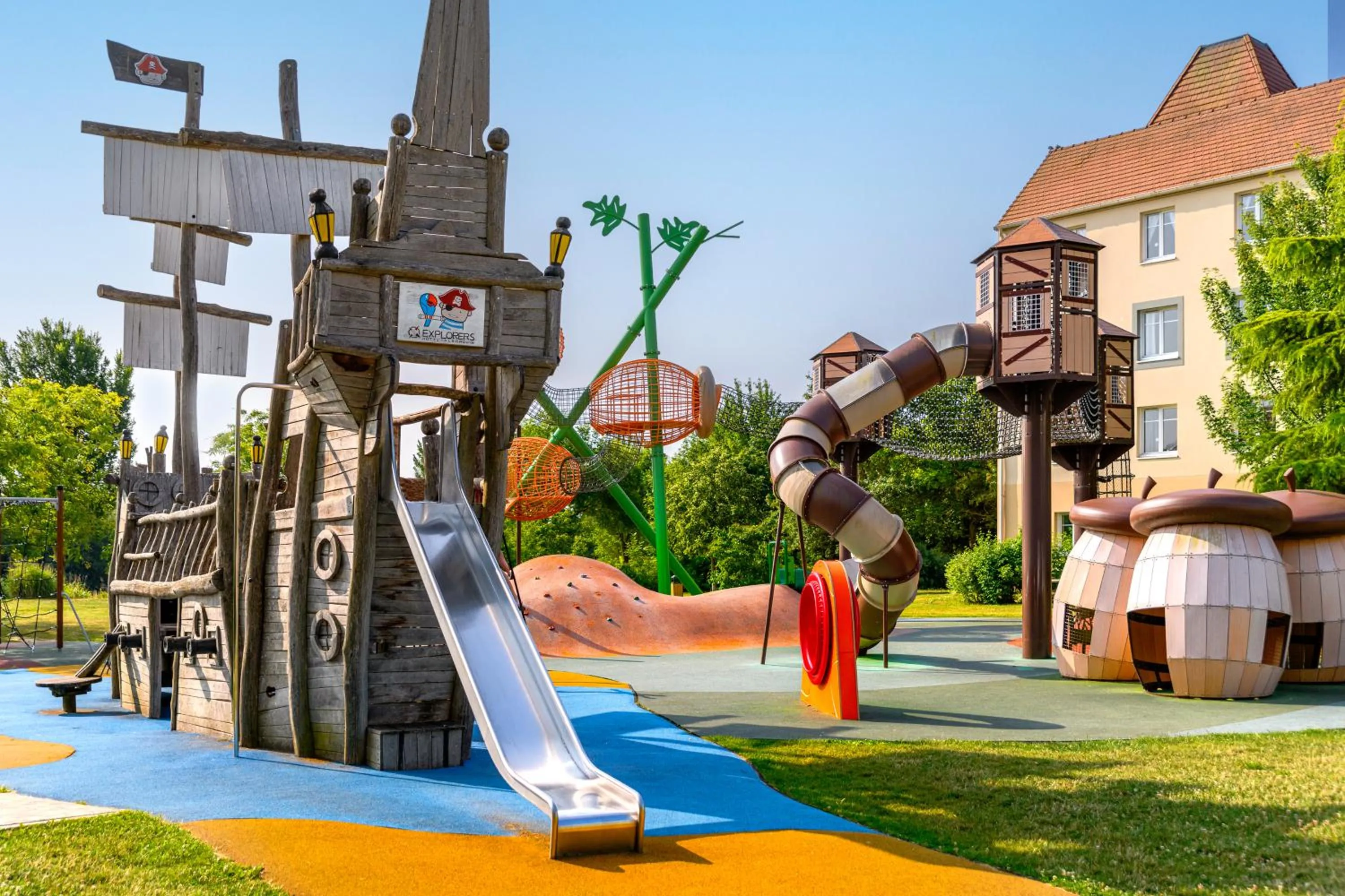 Property building in Explorers Hotel Marne-la-Vallée