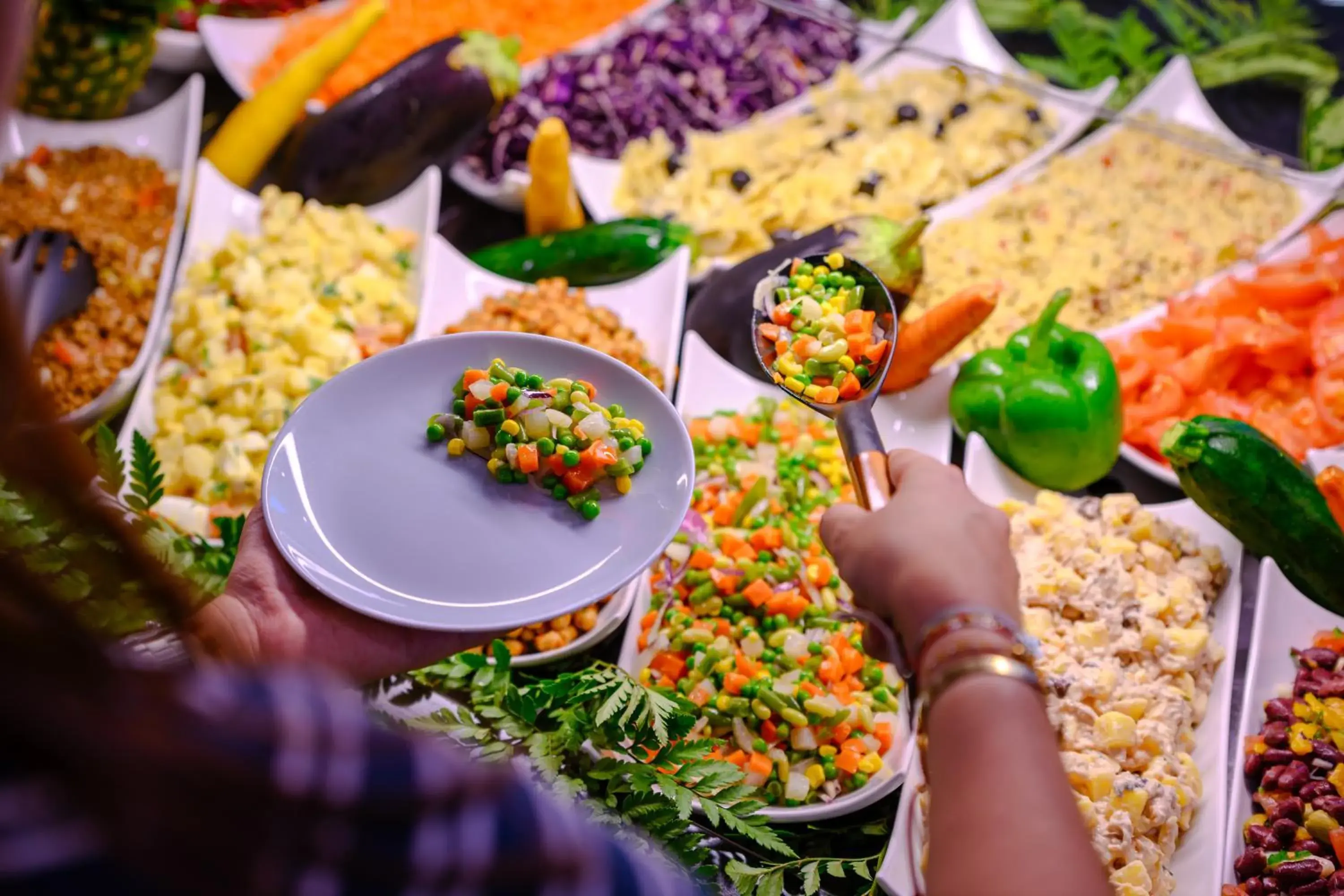 Restaurant/places to eat in Explorers Hotel Marne-la-Vallée Restaurant/places to eat in Explorers Hotel Marne-la-Vallée