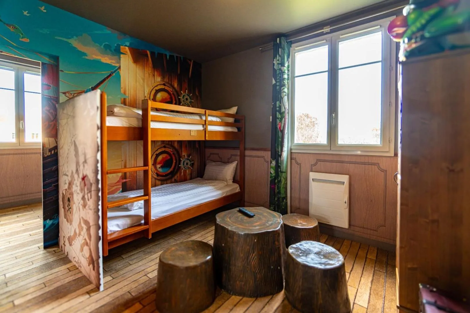 Photo of the whole room, Bed in Explorers Hotel Marne-la-Vallée
