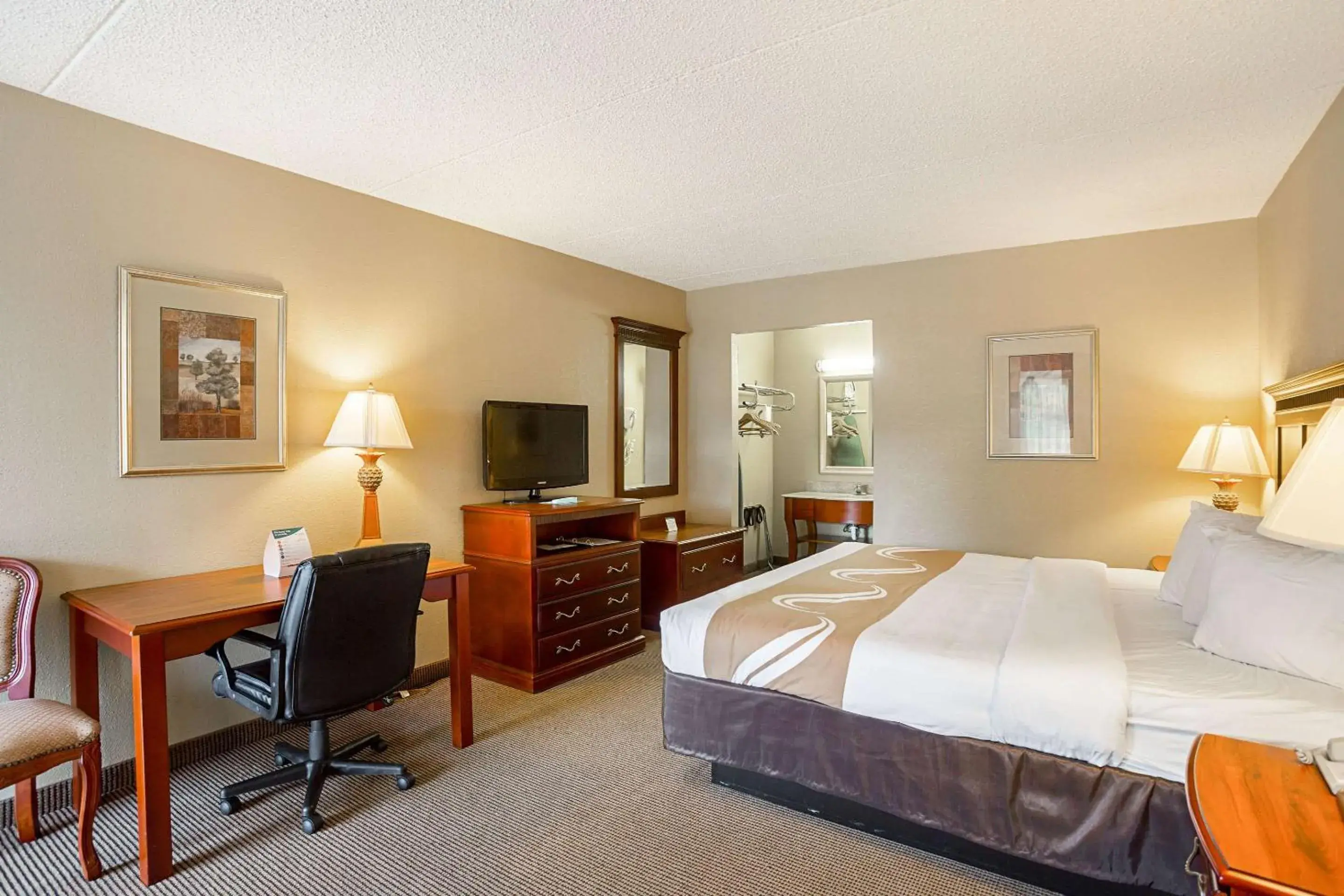 Photo of the whole room, Bed in Quality Inn Photo of the whole room, Bed in Quality Inn