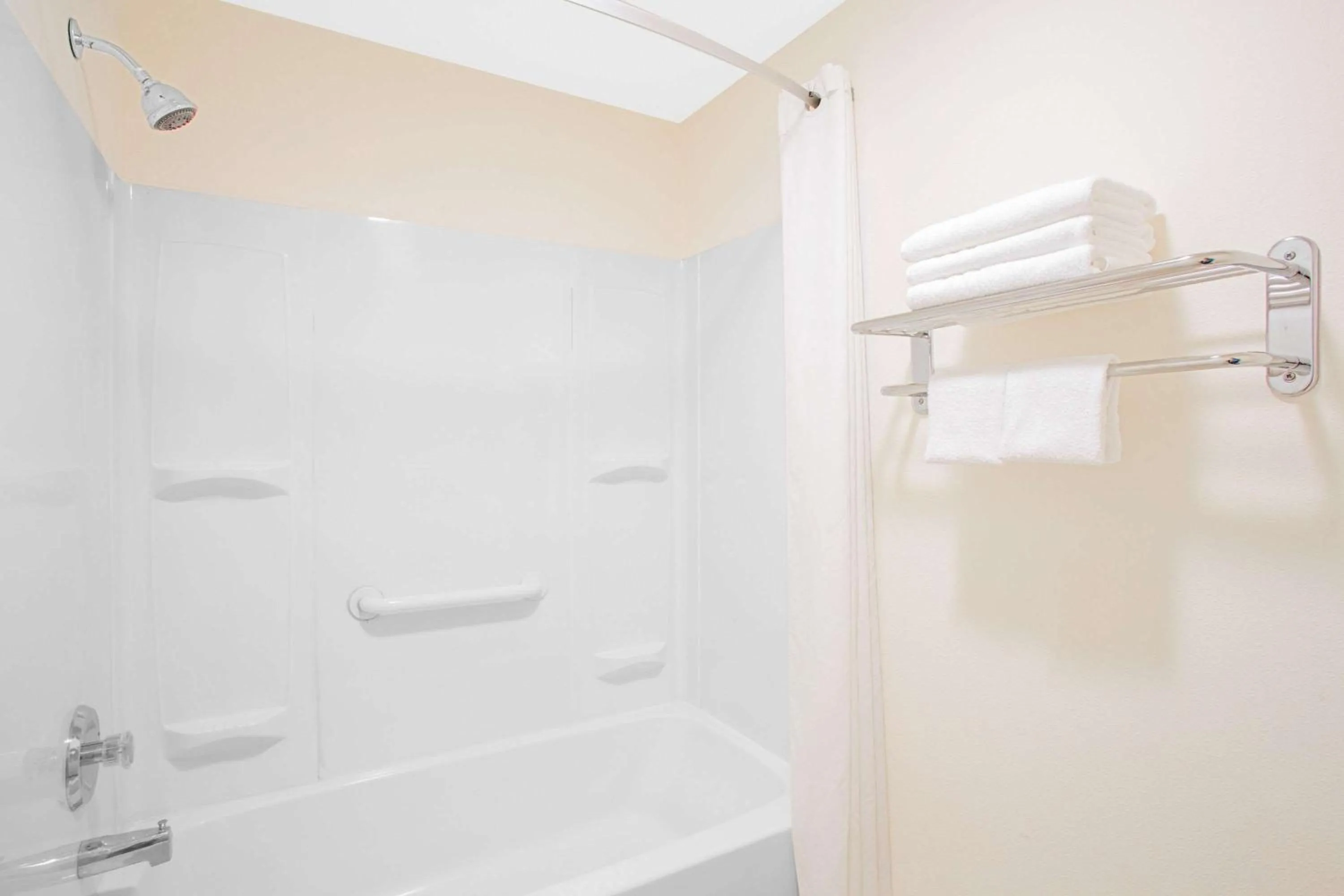 Bathroom in Super 8 by Wyndham Page/Lake Powell