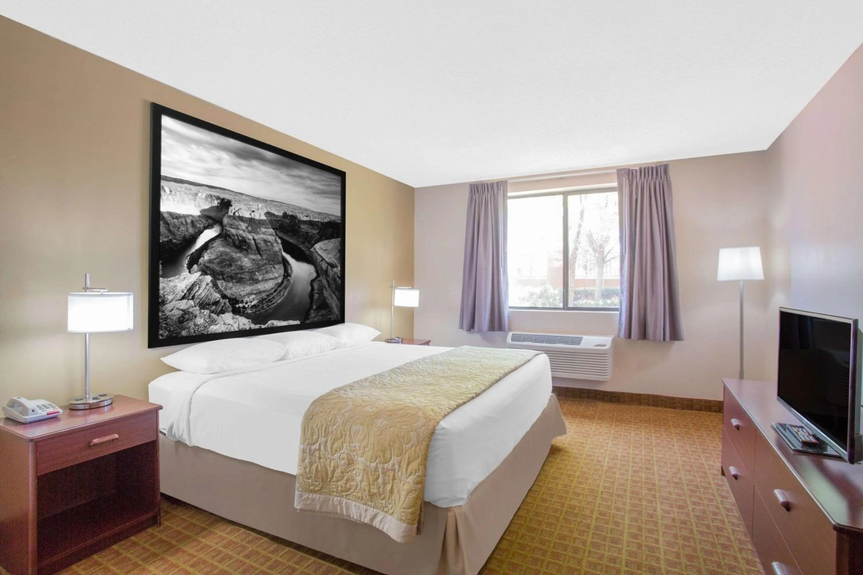 Photo of the whole room, Bed in Super 8 by Wyndham Page/Lake Powell