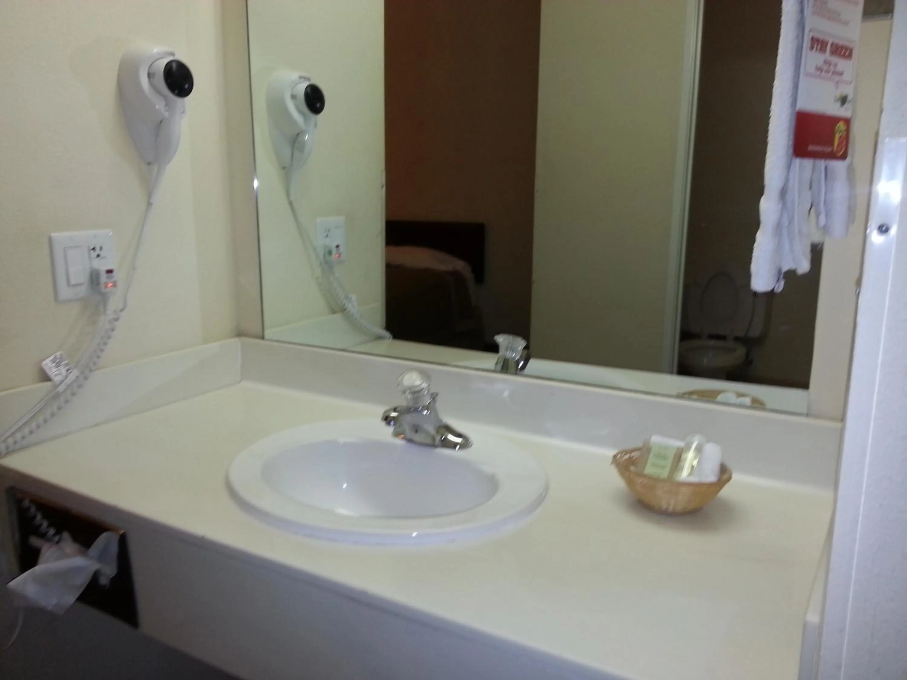 Bathroom in Super 8 by Wyndham Page/Lake Powell