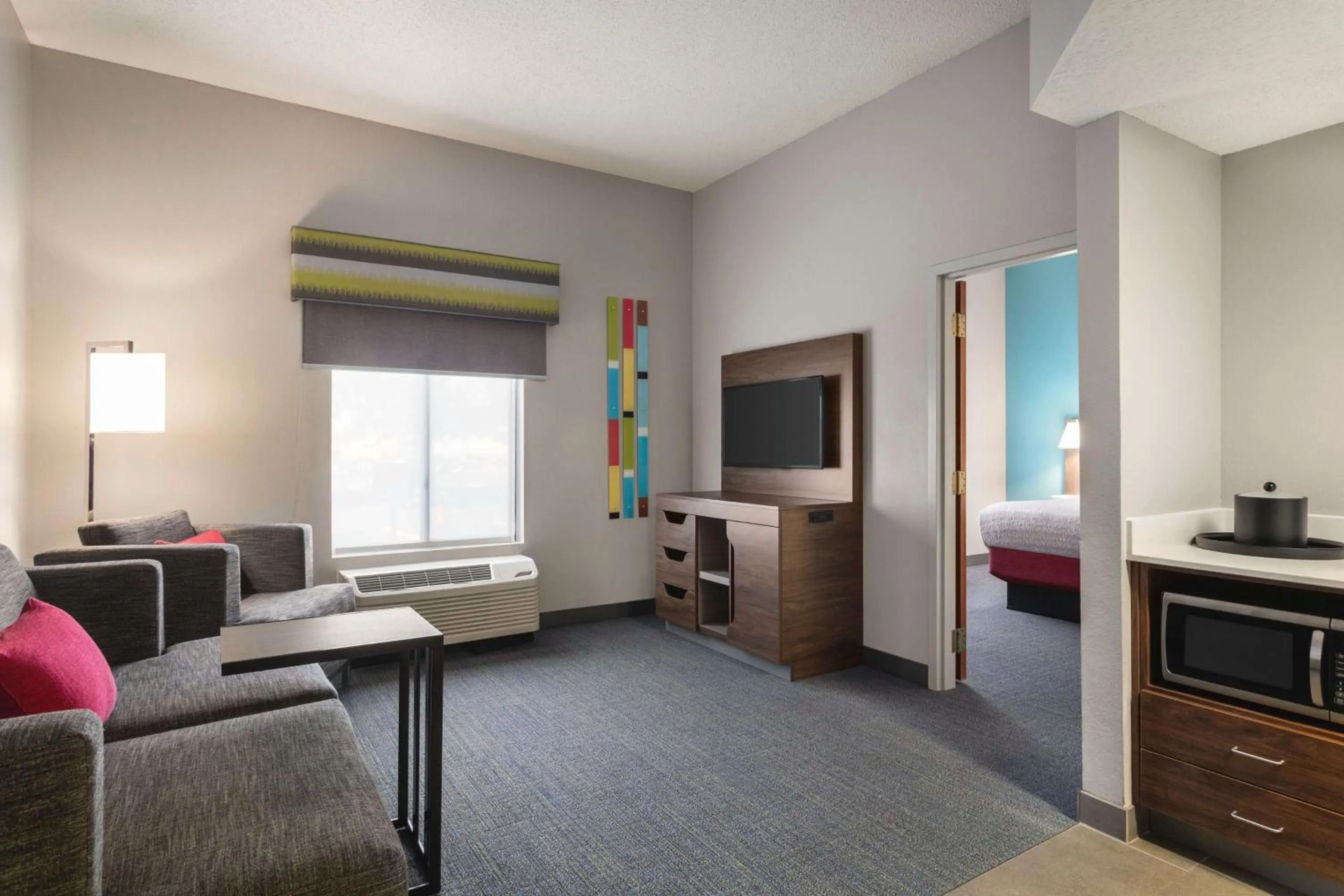 Living room, Bed in Hampton Inn & Suites Springfield