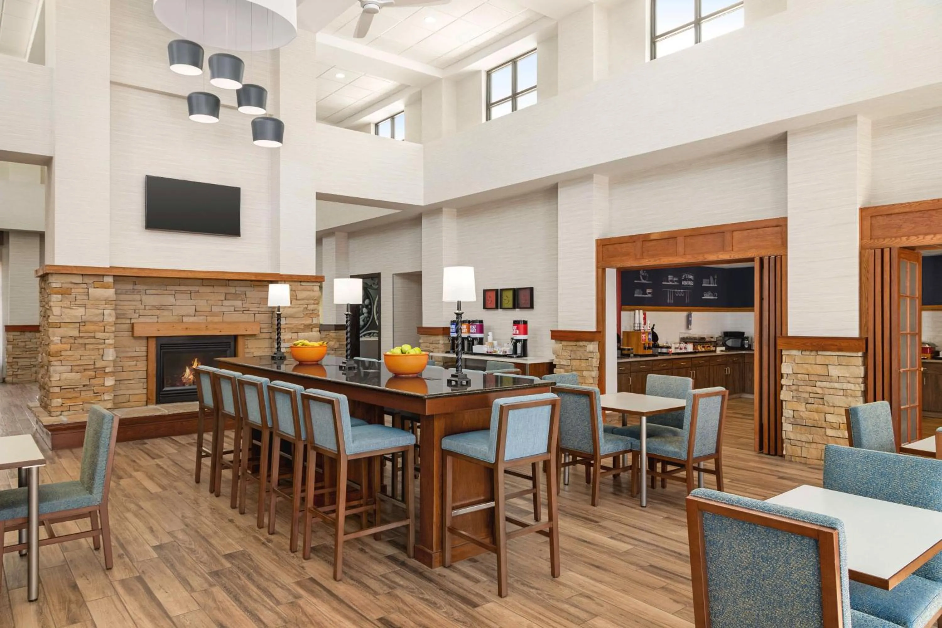 Breakfast in Hampton Inn & Suites Springfield