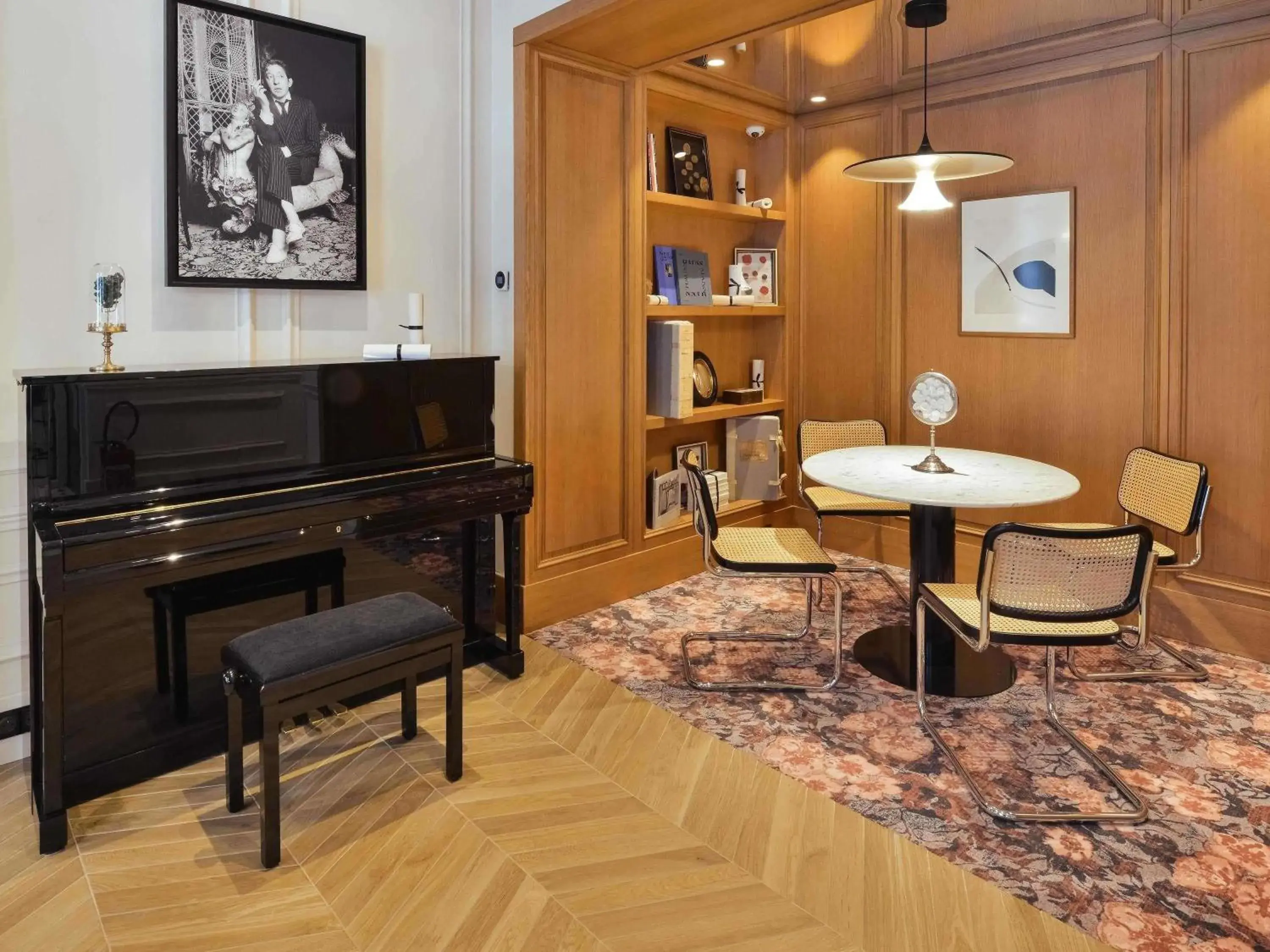 Lounge or bar in Mercure Paris Gare De Lyon Opera Bastille Lounge or bar in Mercure Paris Gare De Lyon Opera Bastille