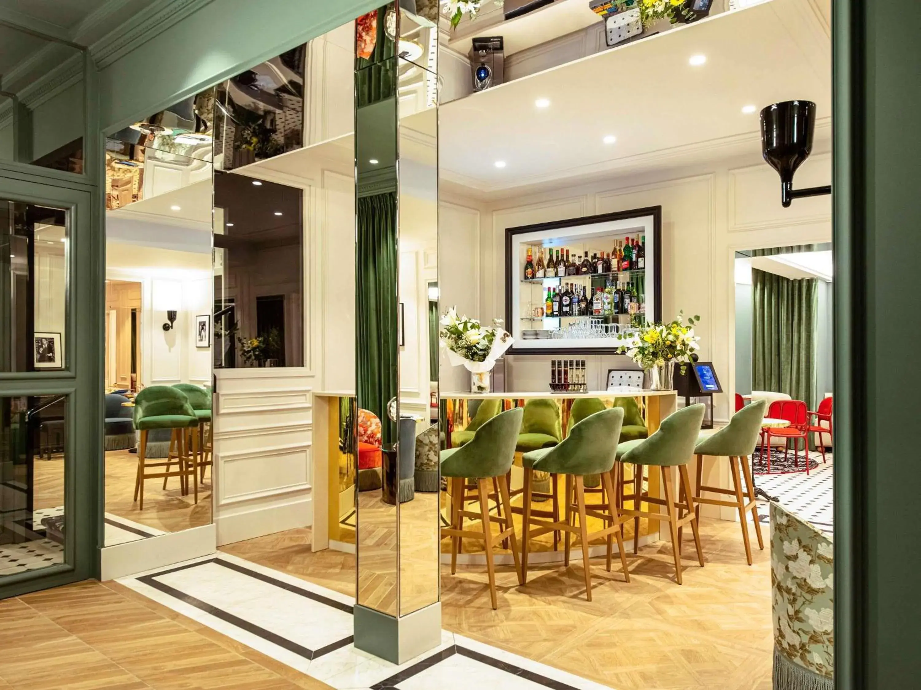 Lounge or bar in Mercure Paris Gare De Lyon Opera Bastille Lounge or bar in Mercure Paris Gare De Lyon Opera Bastille