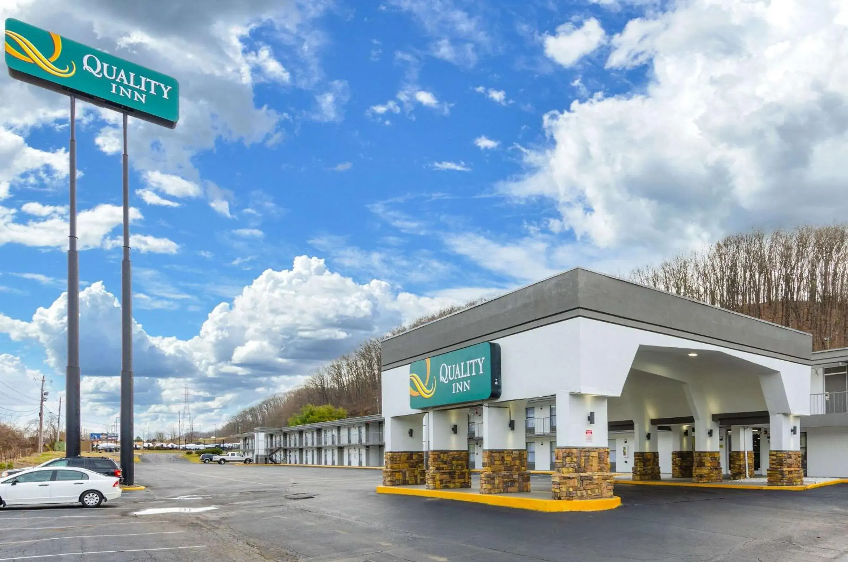 Property building in Quality Inn Property building in Quality Inn